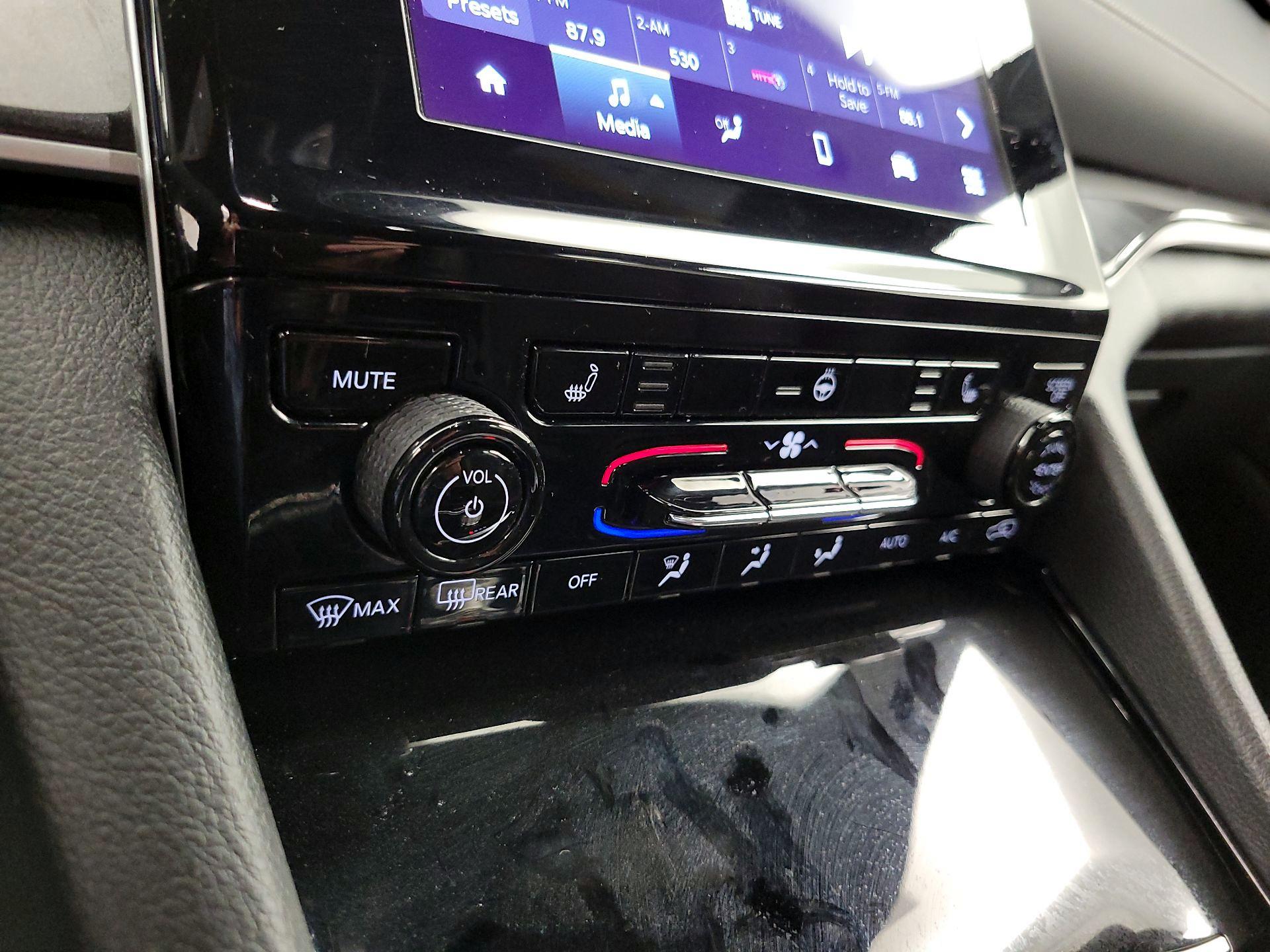 Thumbnail: 2023 Jeep Grand Cherokee - 16