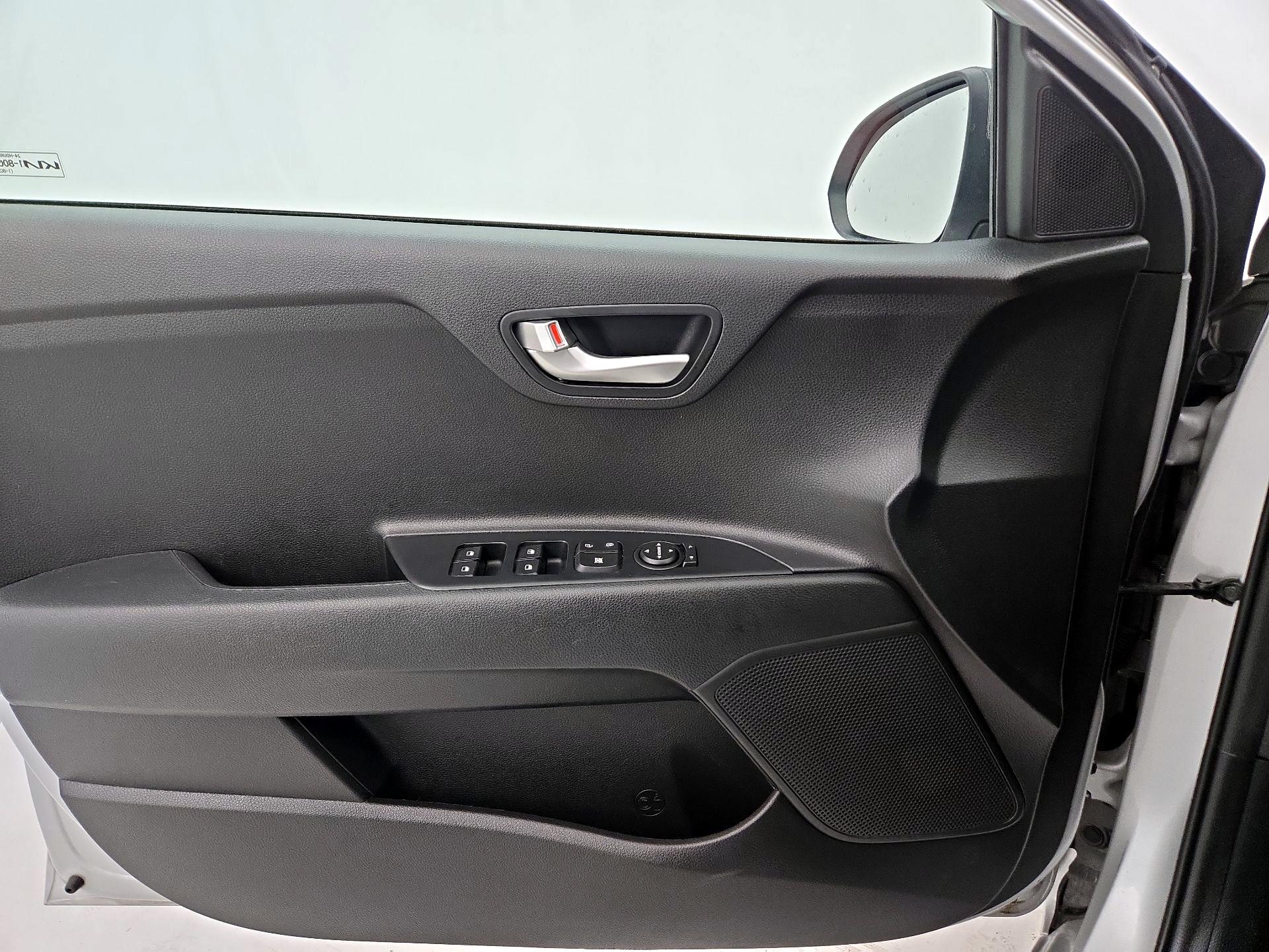 Thumbnail: 2022 Kia Rio - 12