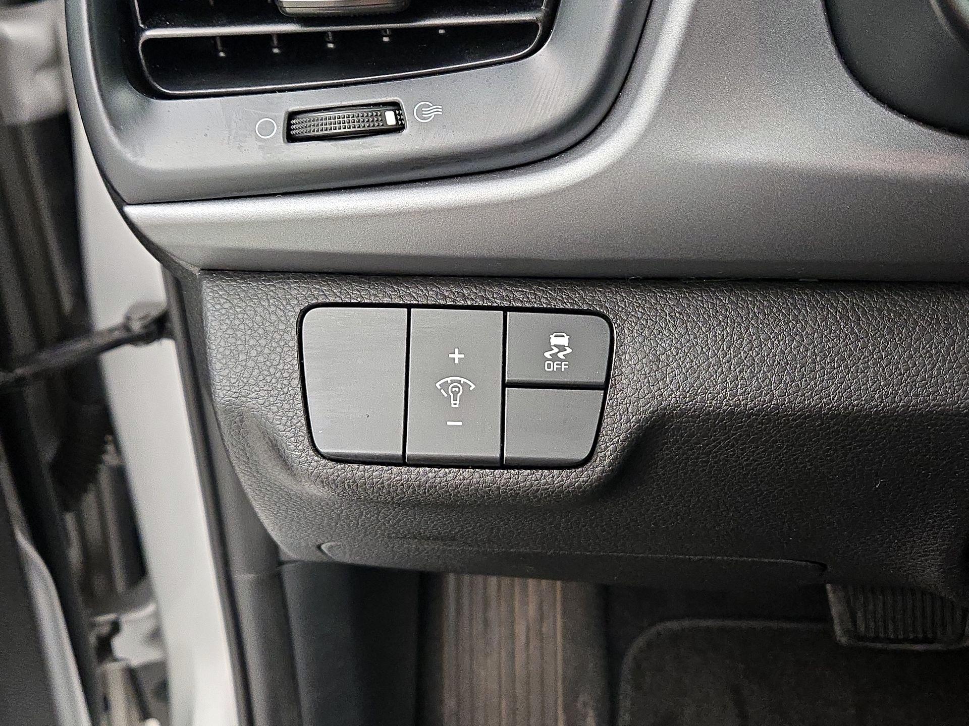 Thumbnail: 2022 Kia Rio - 13