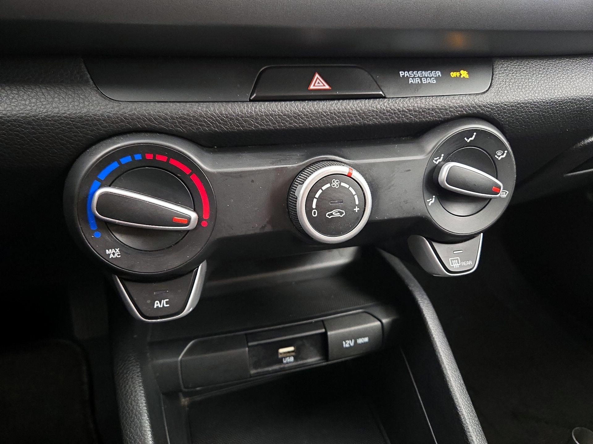 Thumbnail: 2022 Kia Rio - 16