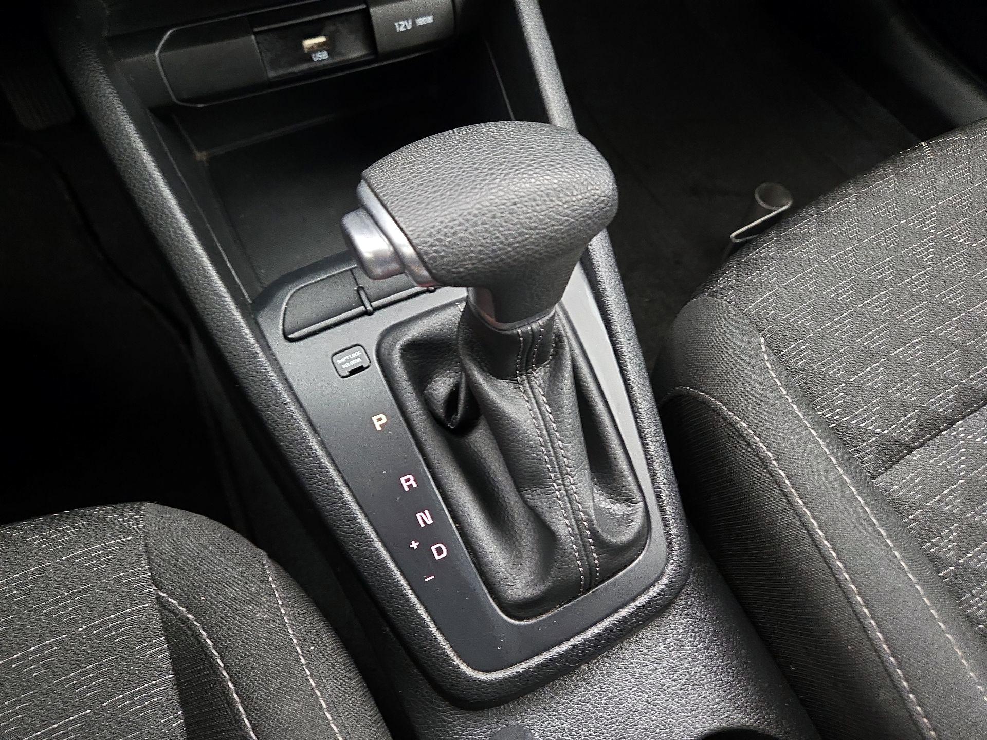 Thumbnail: 2022 Kia Rio - 17