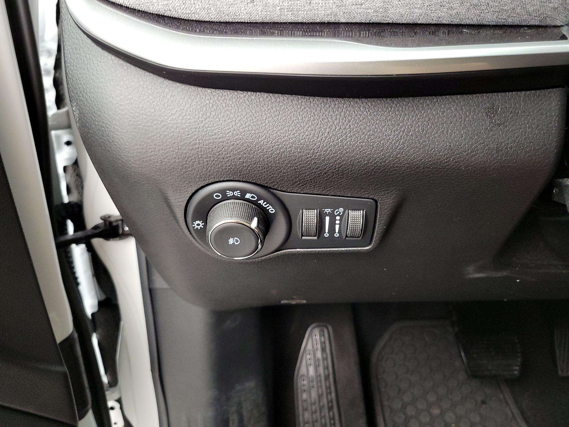 Thumbnail: 2022 Jeep Compass - 13