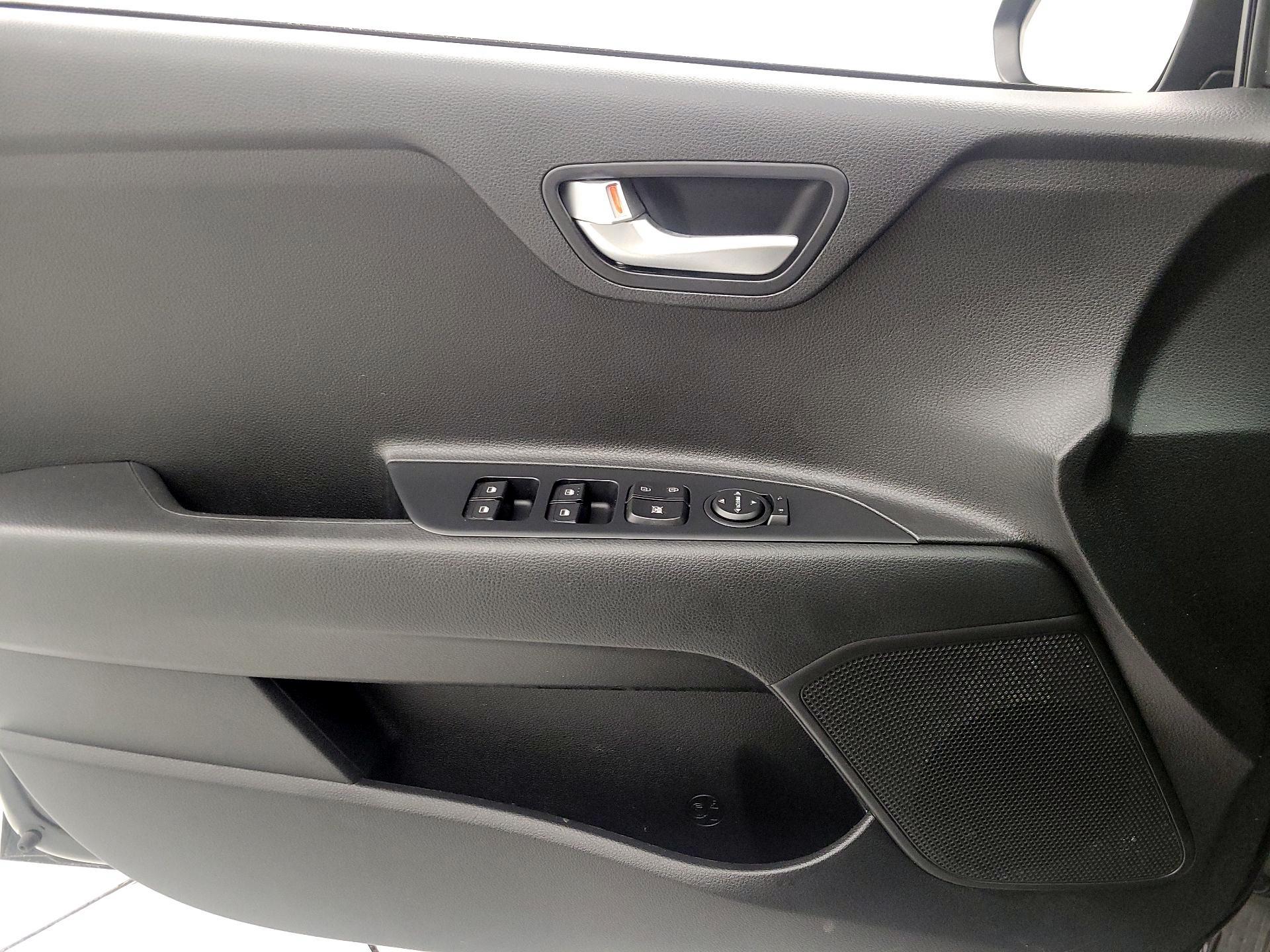 Thumbnail: 2022 Kia Rio - 12