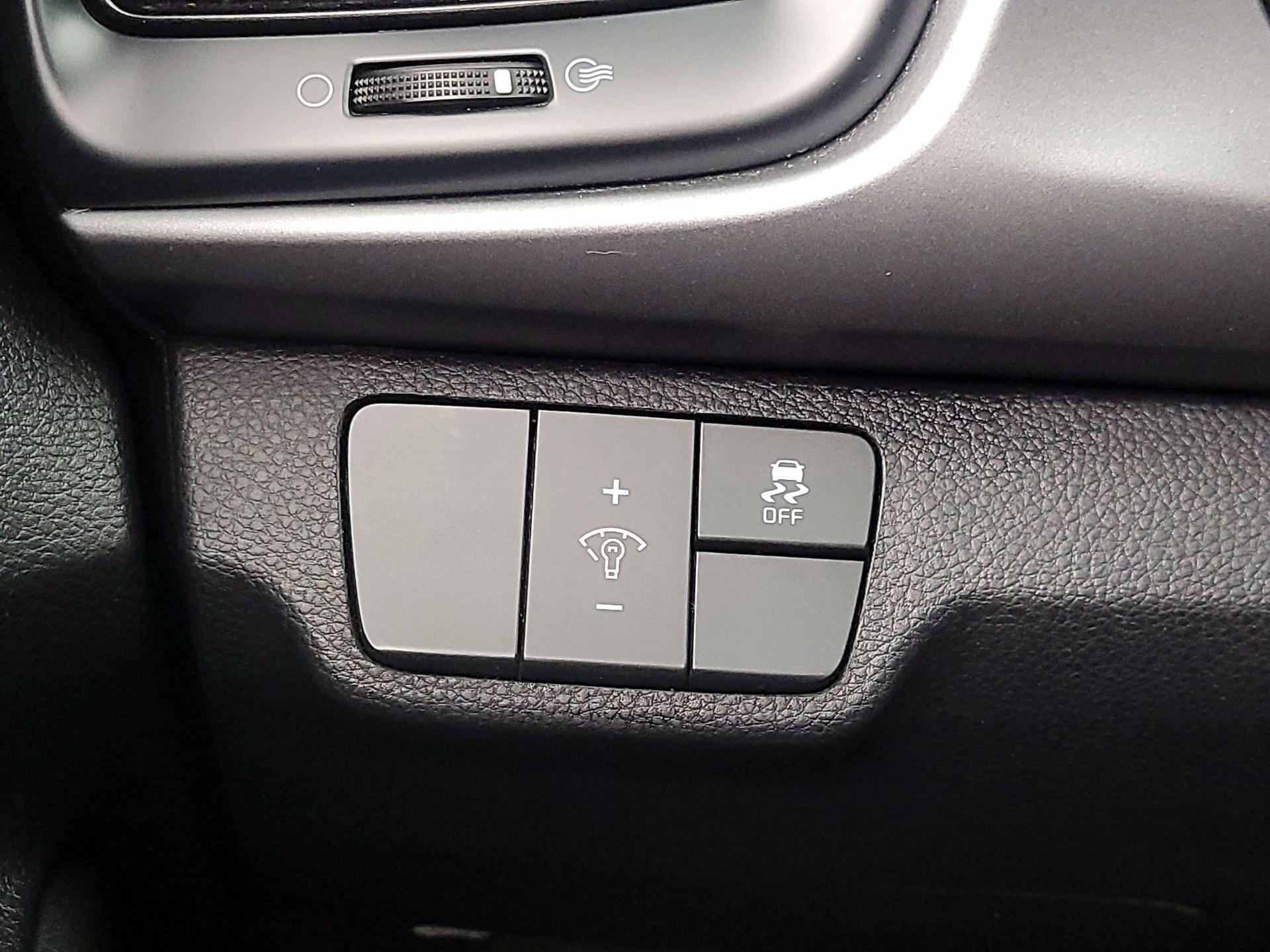 Thumbnail: 2022 Kia Rio - 13