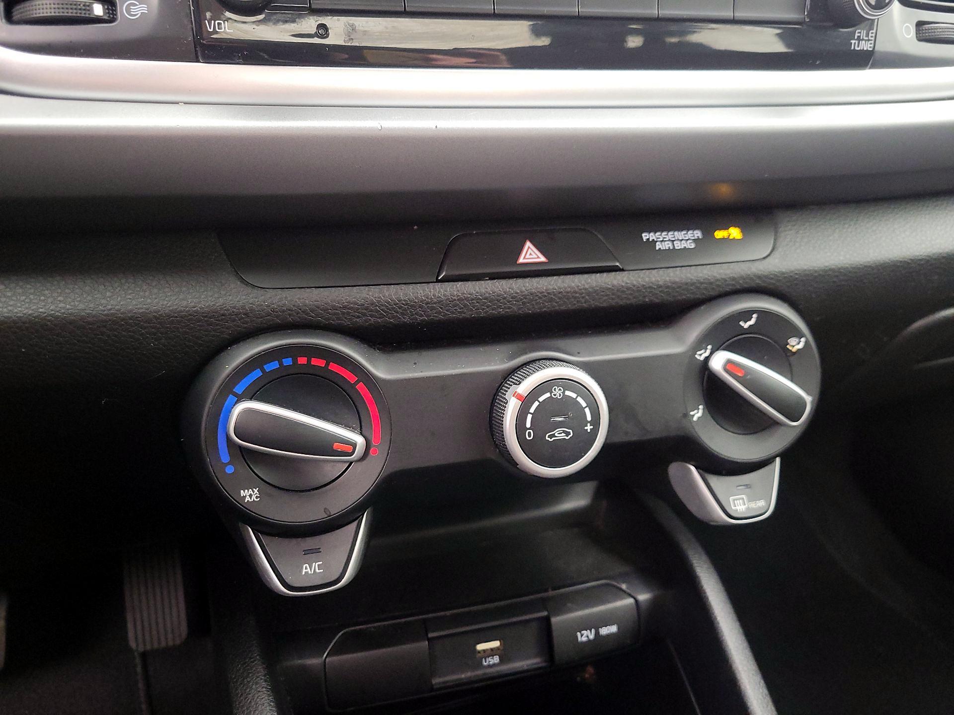 Thumbnail: 2022 Kia Rio - 16