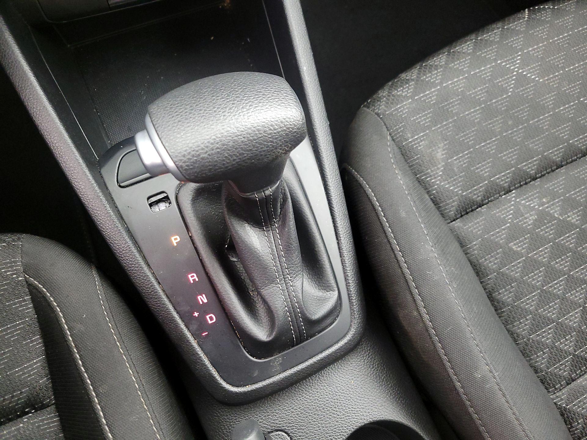 Thumbnail: 2022 Kia Rio - 17