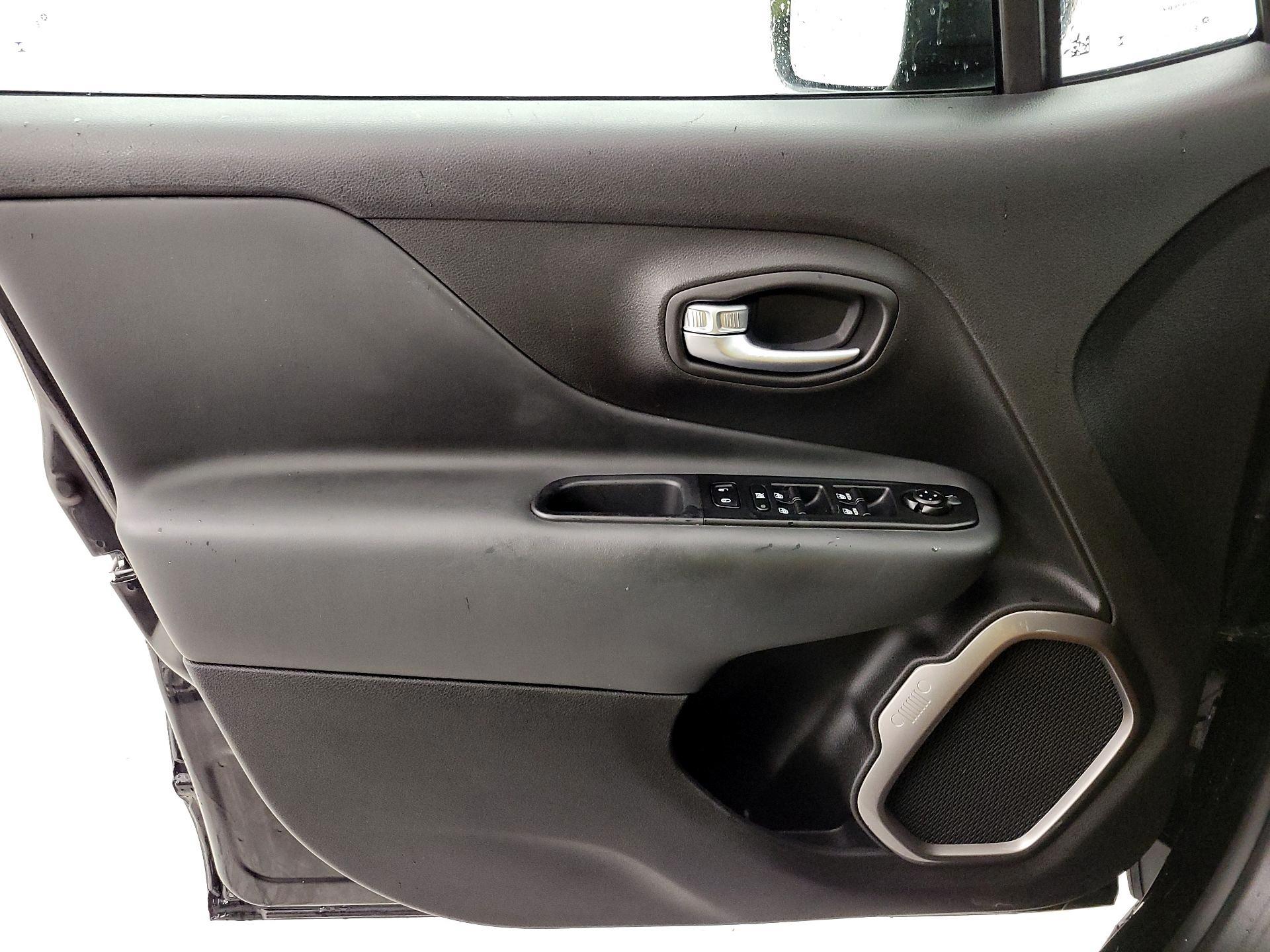 Thumbnail: 2022 Jeep Renegade - 12