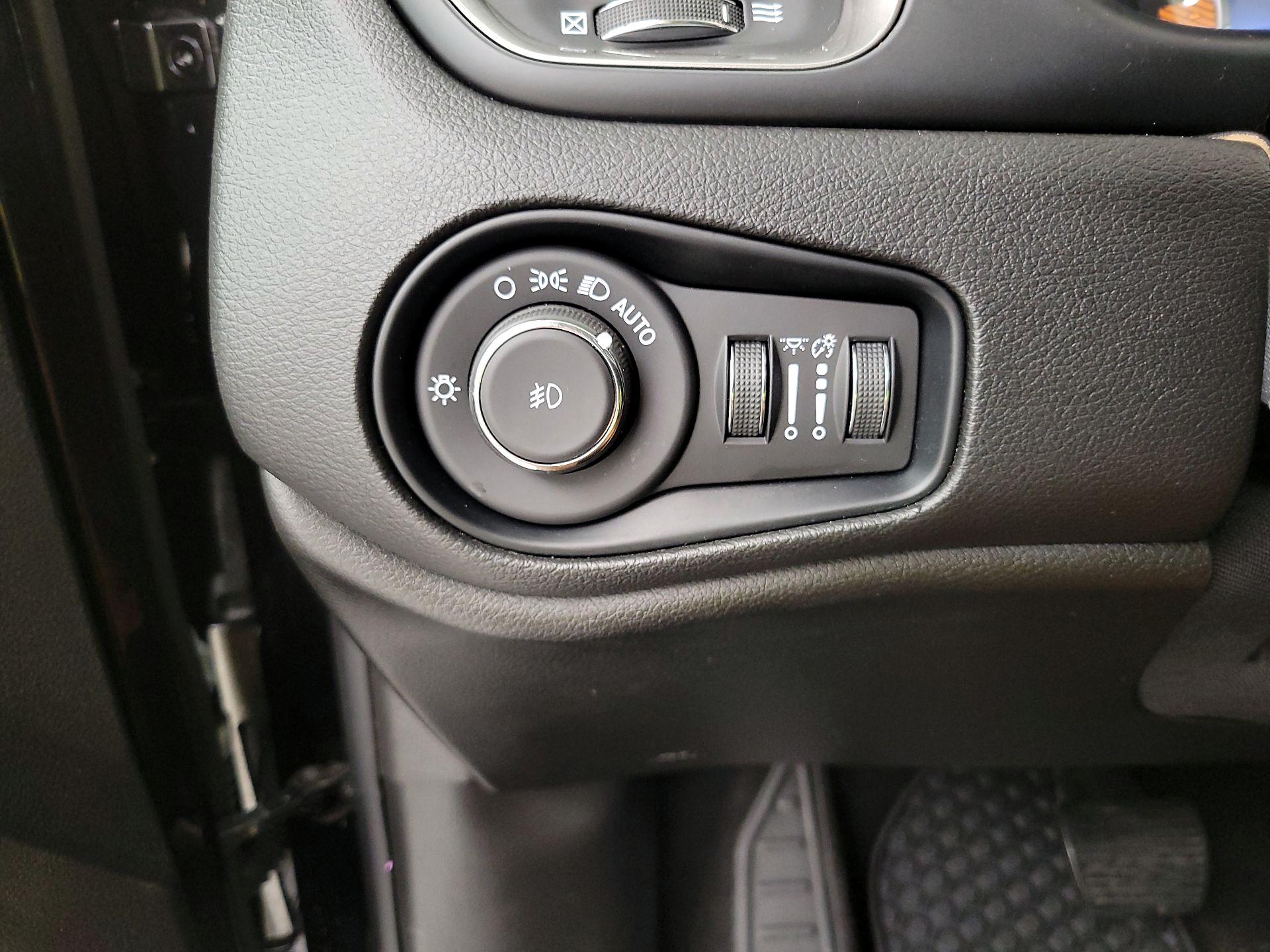 Thumbnail: 2022 Jeep Renegade - 13