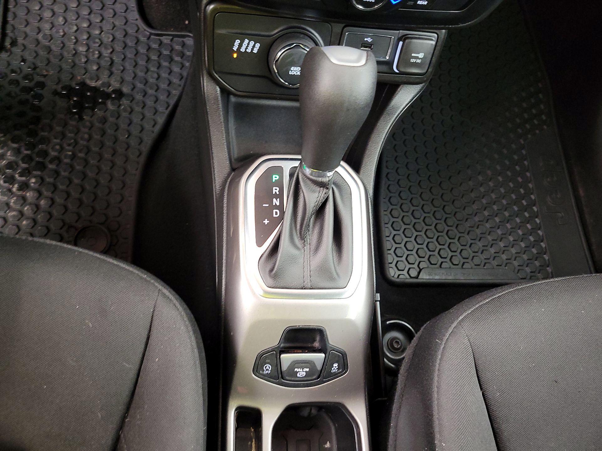 Thumbnail: 2022 Jeep Renegade - 18