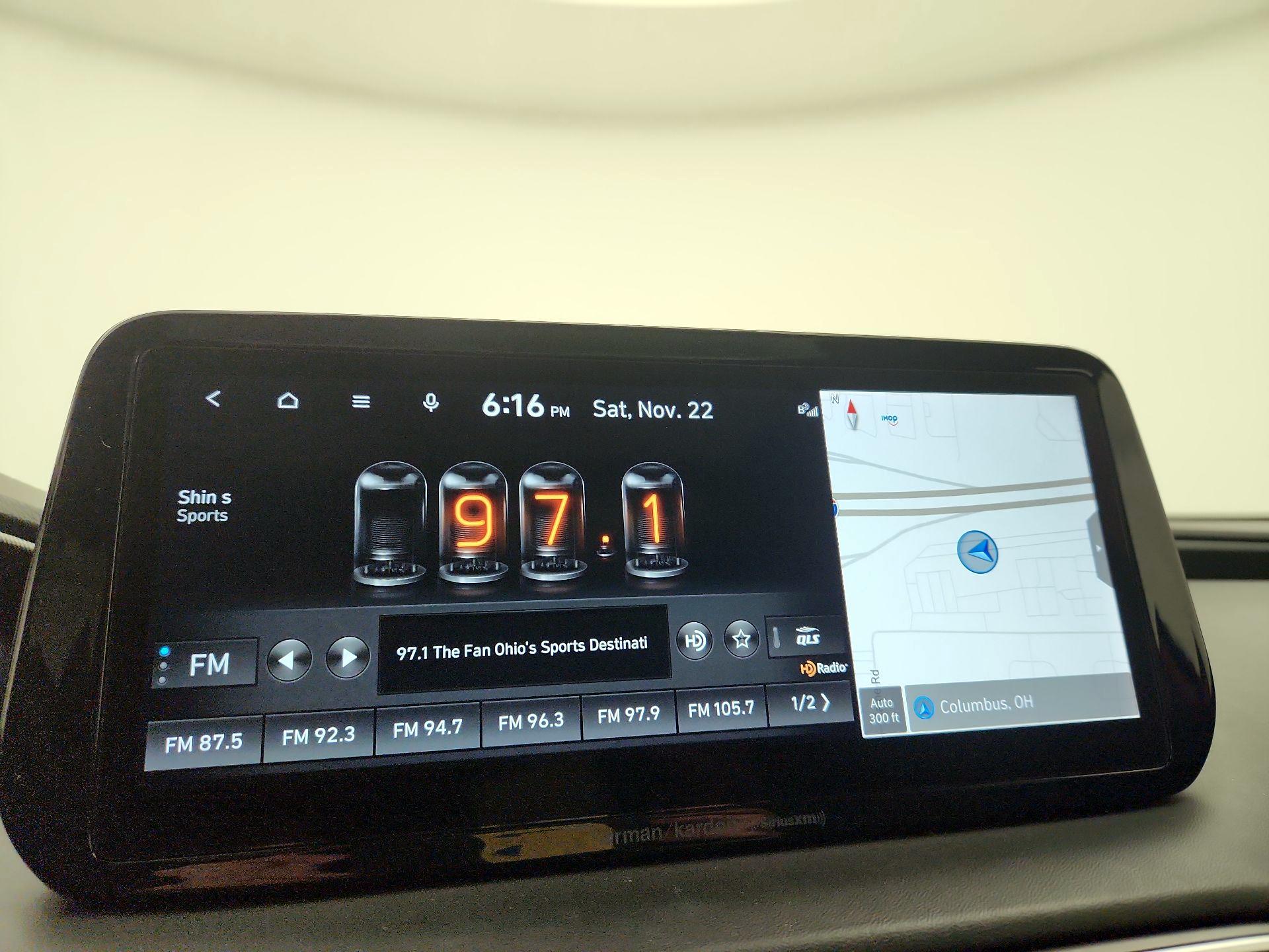 Thumbnail: 2022 Hyundai Santa Fe - 16