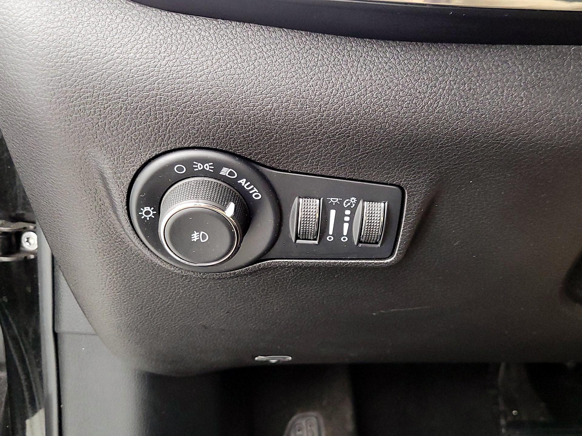 Thumbnail: 2022 Jeep Compass - 13