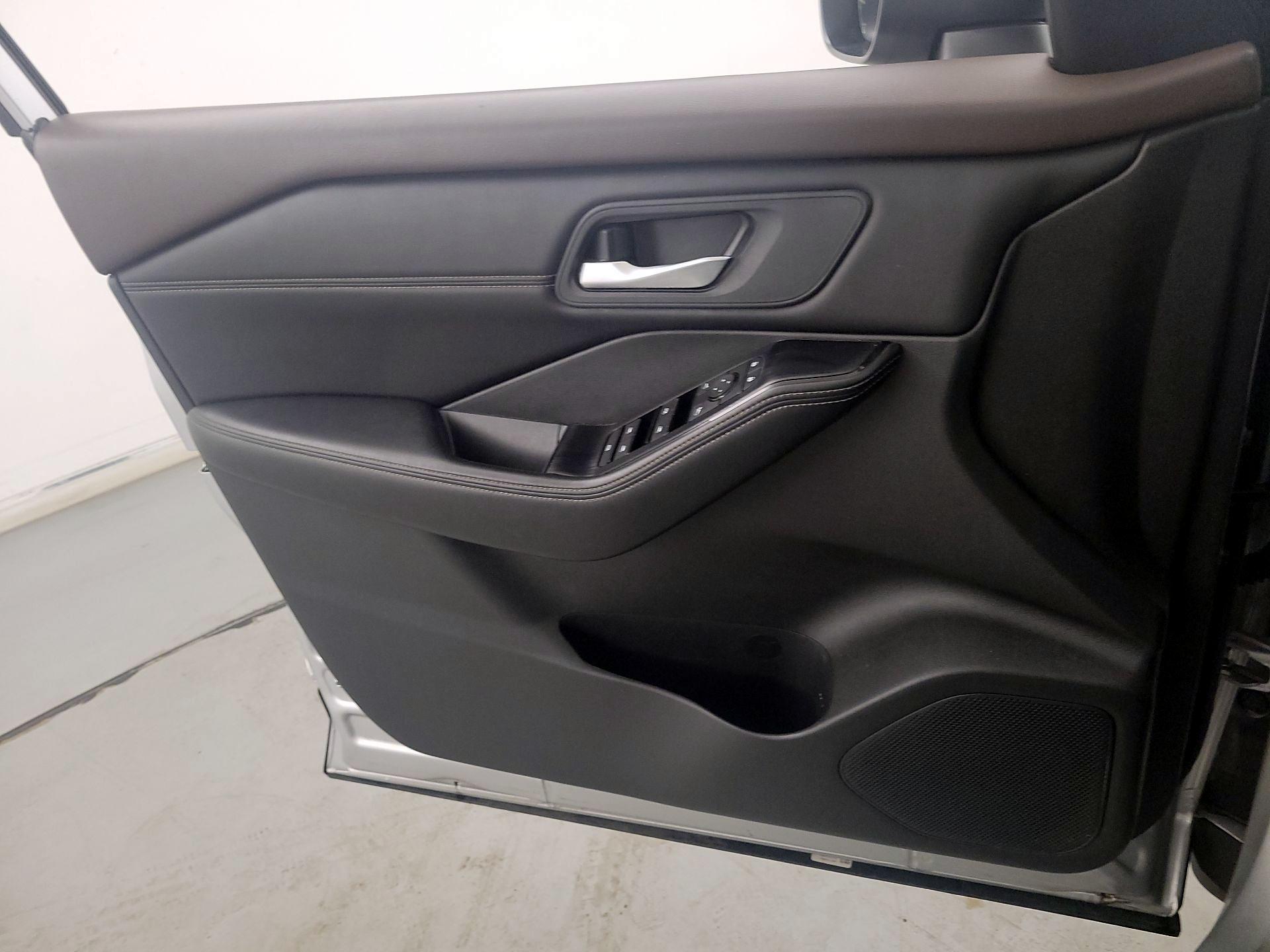 Thumbnail: 2023 Nissan Rogue - 12