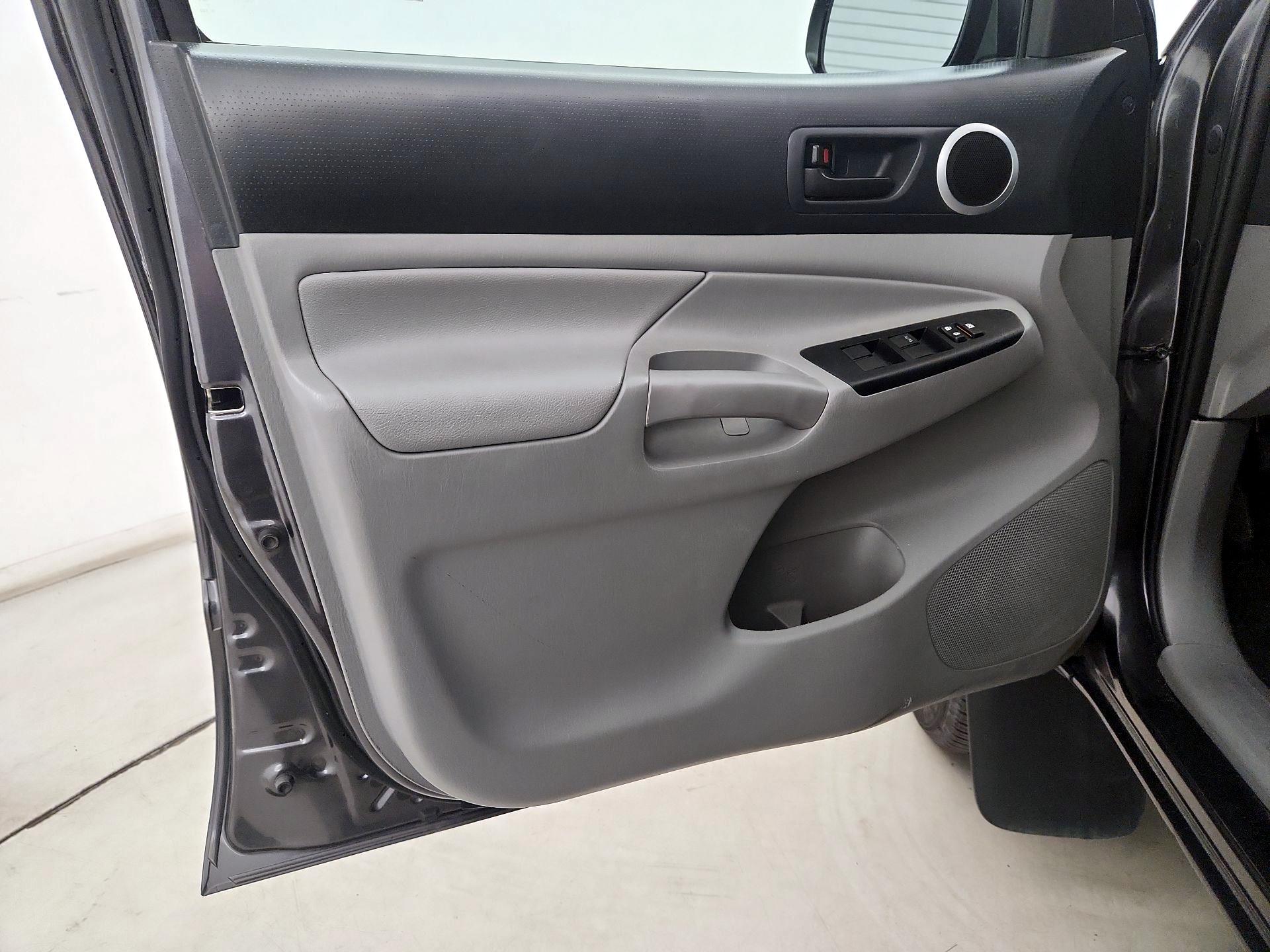 Thumbnail: 2015 Toyota Tacoma - 12