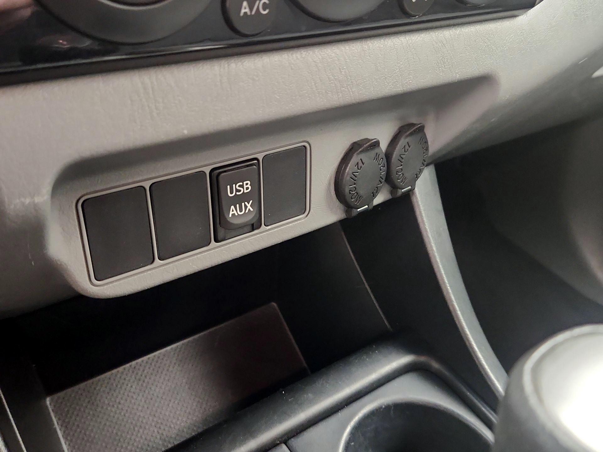 Thumbnail: 2015 Toyota Tacoma - 18