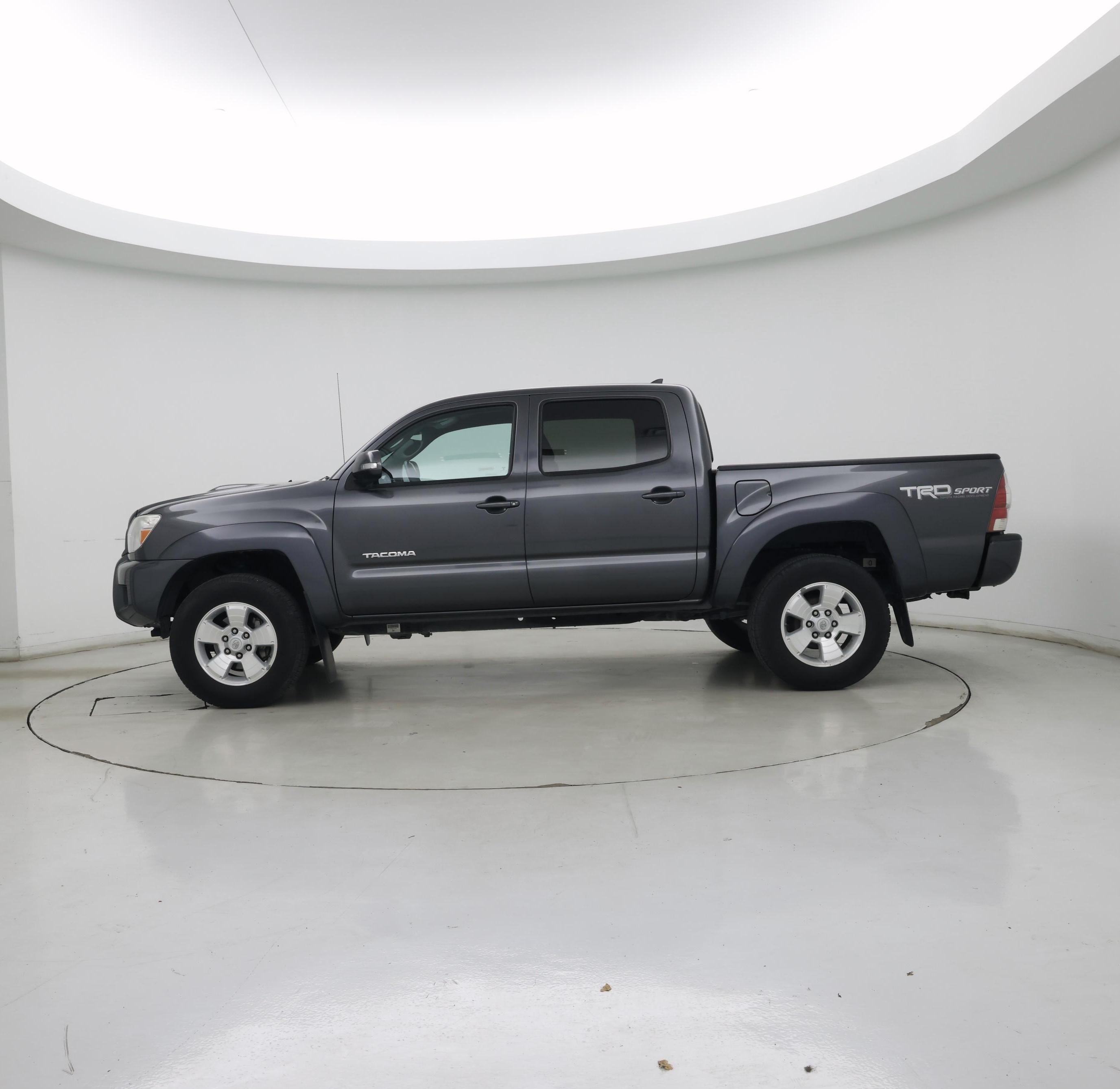Thumbnail: 2015 Toyota Tacoma - 3