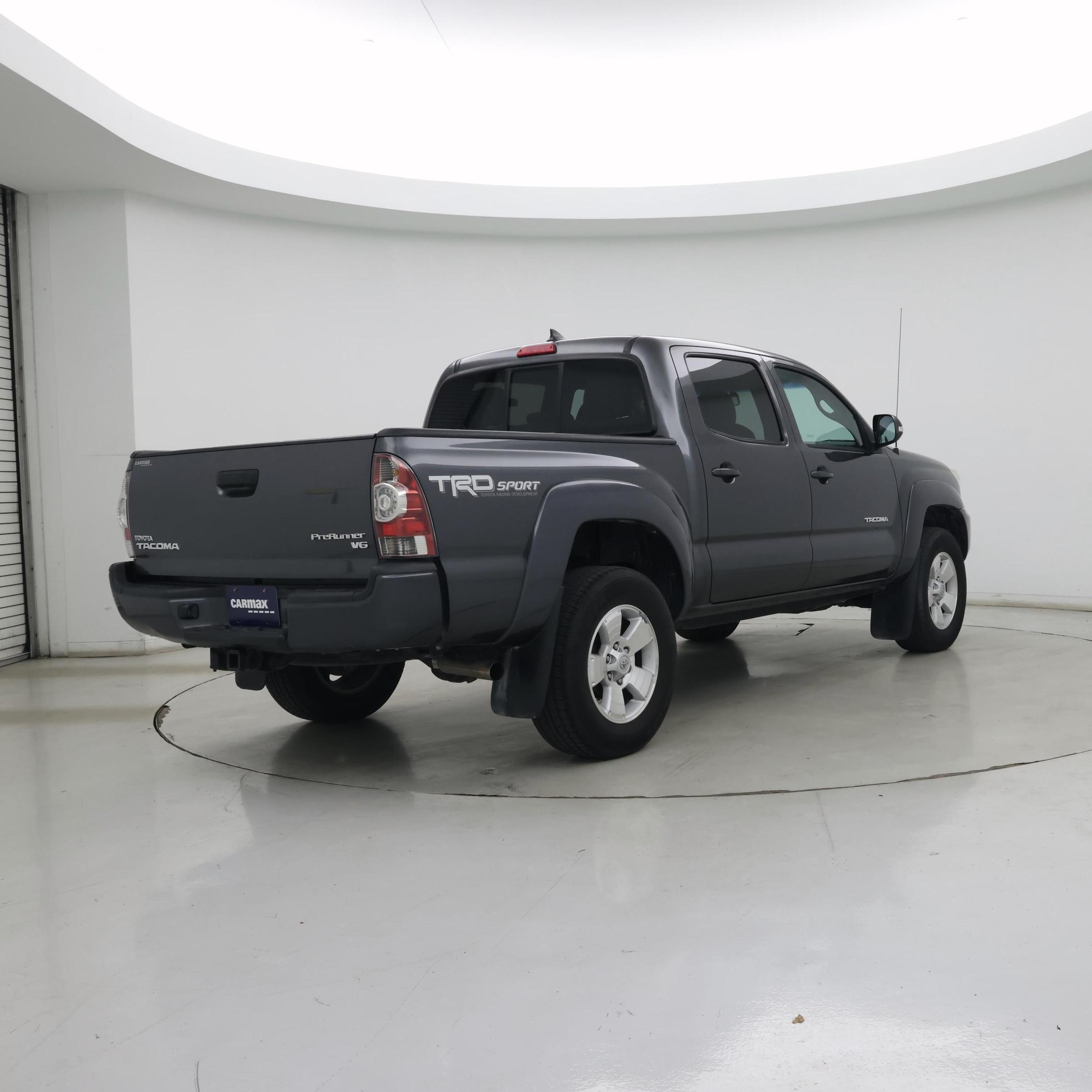Thumbnail: 2015 Toyota Tacoma - 8