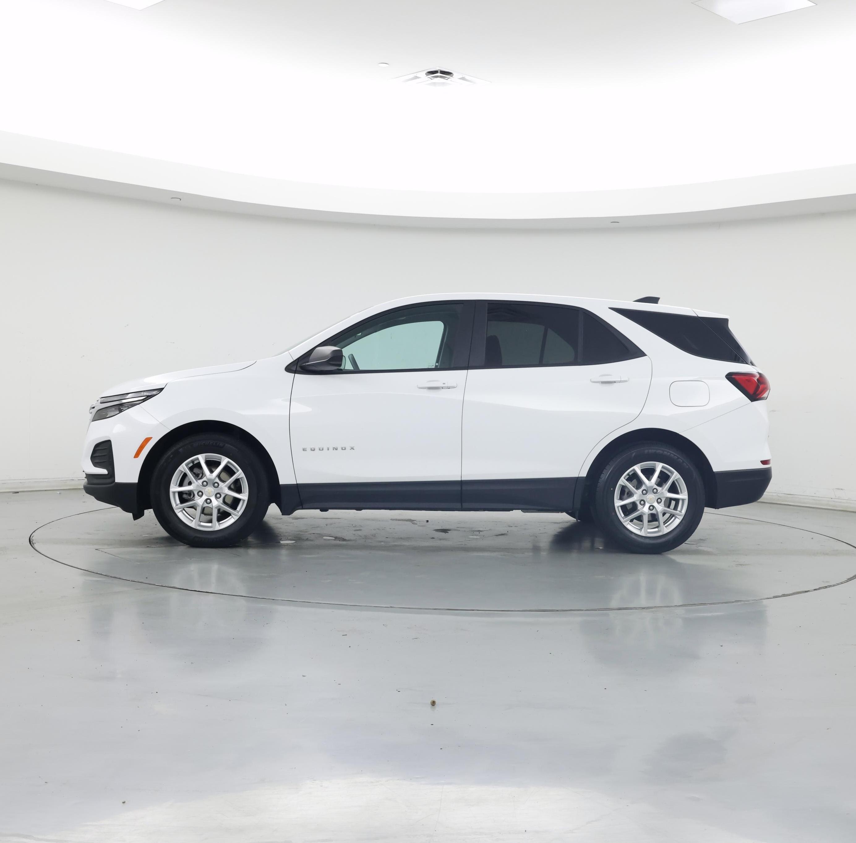 Thumbnail: 2022 Chevrolet Equinox - 3