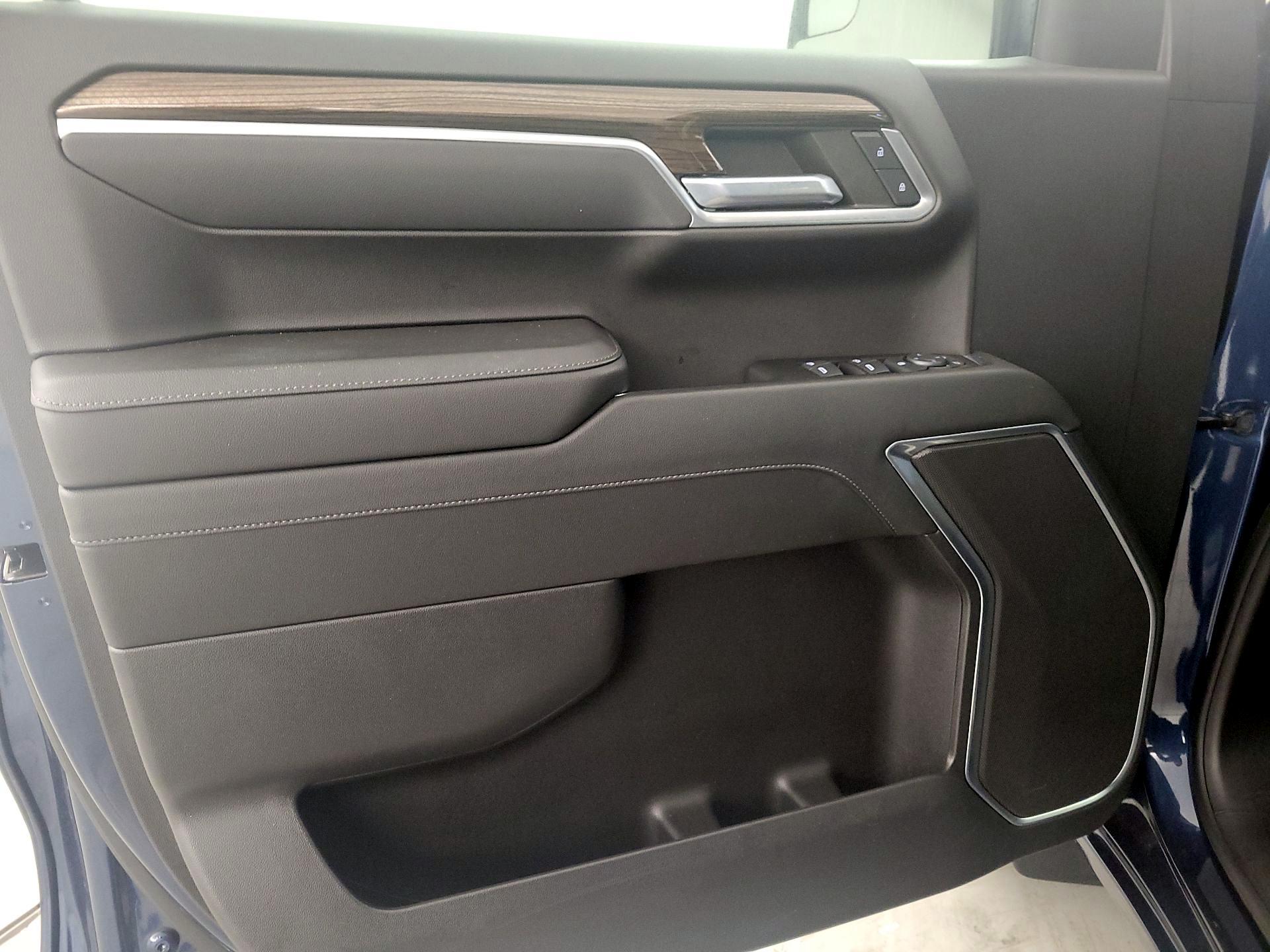 Thumbnail: 2022 Chevrolet Silverado 1500 - 12