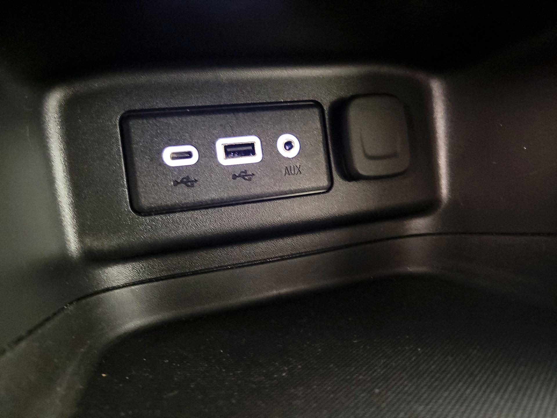 Thumbnail: 2023 Chevrolet Equinox - 18