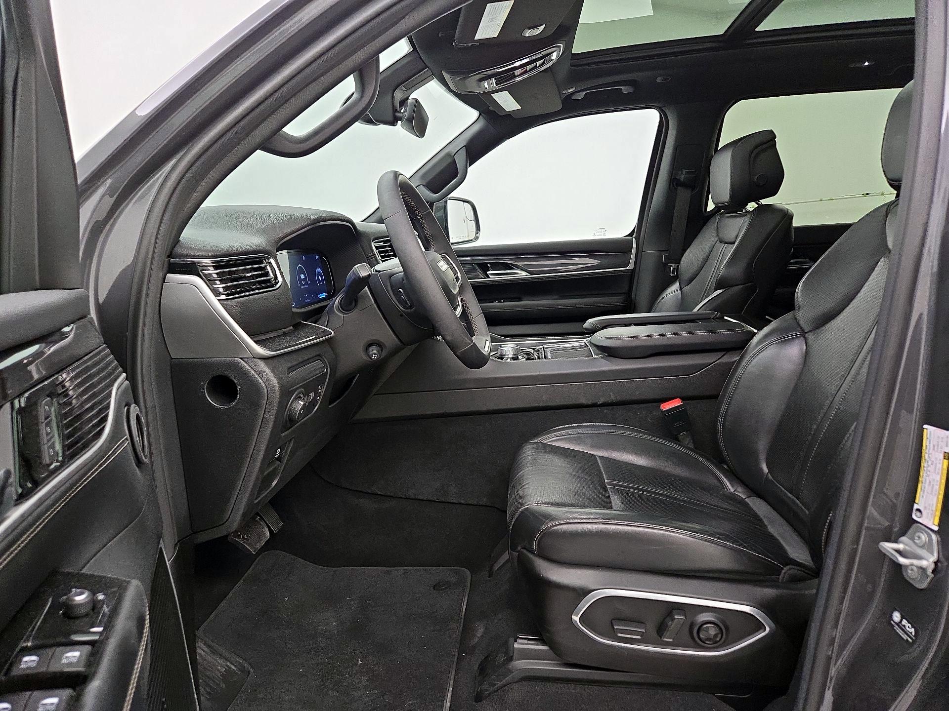 Thumbnail: 2022 Jeep Wagoneer - 11