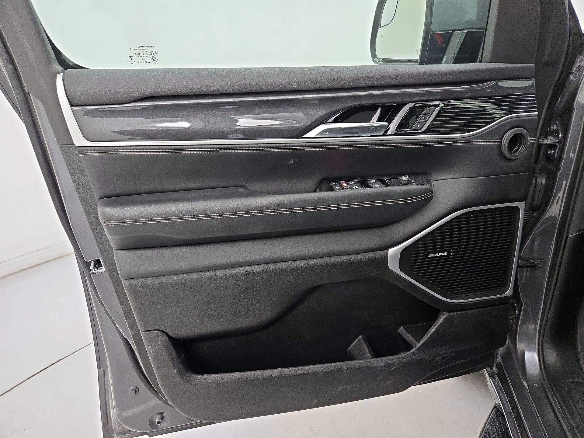 Thumbnail: 2022 Jeep Wagoneer - 12