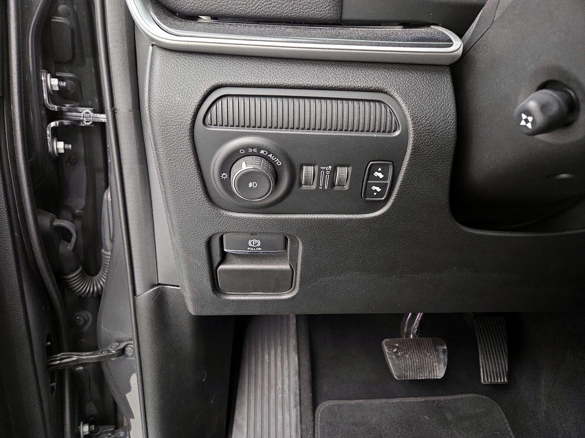 Thumbnail: 2022 Jeep Wagoneer - 13