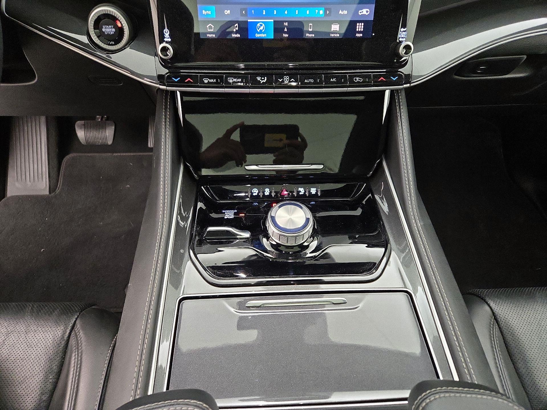 Thumbnail: 2022 Jeep Wagoneer - 18