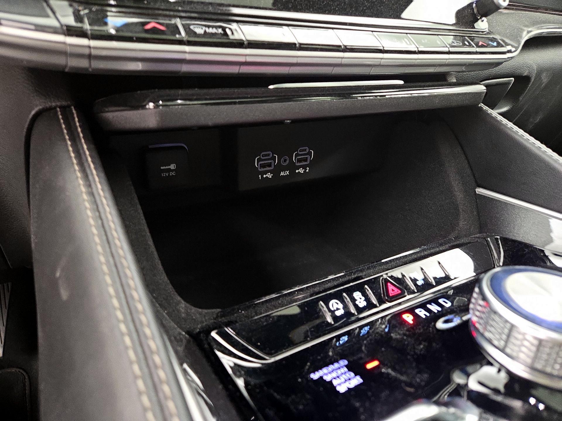 Thumbnail: 2022 Jeep Wagoneer - 19