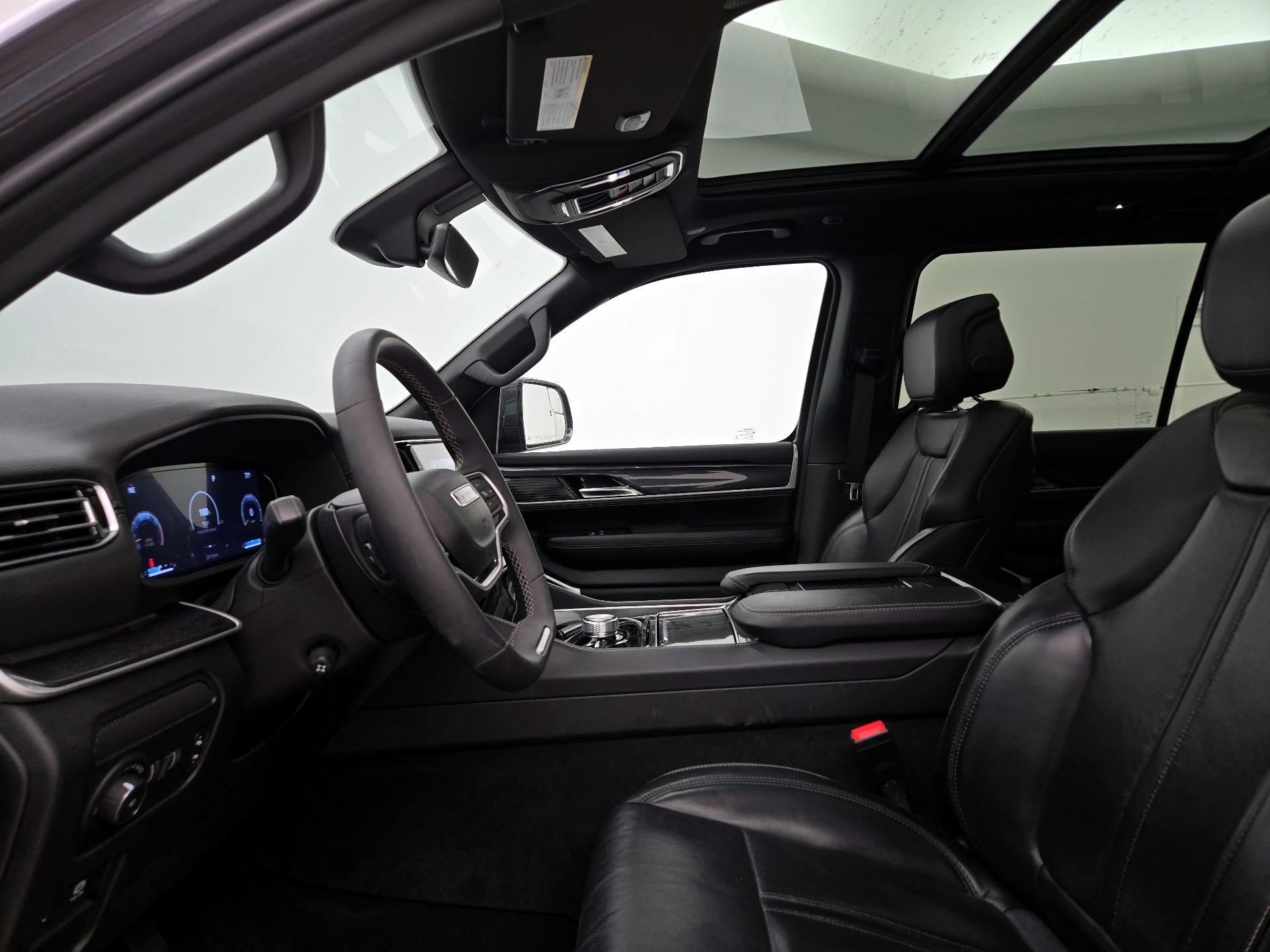 Thumbnail: 2022 Jeep Wagoneer - 20