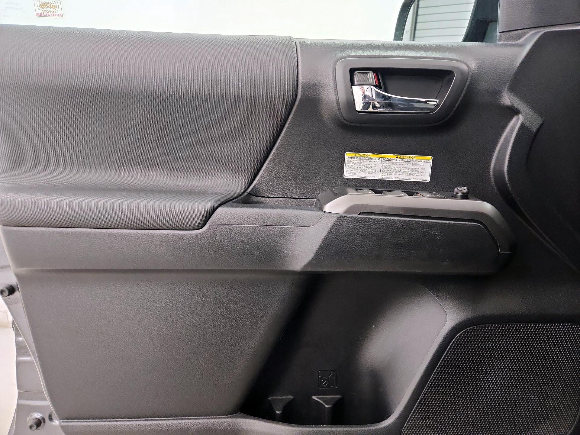 Thumbnail: 2020 Toyota Tacoma - 12