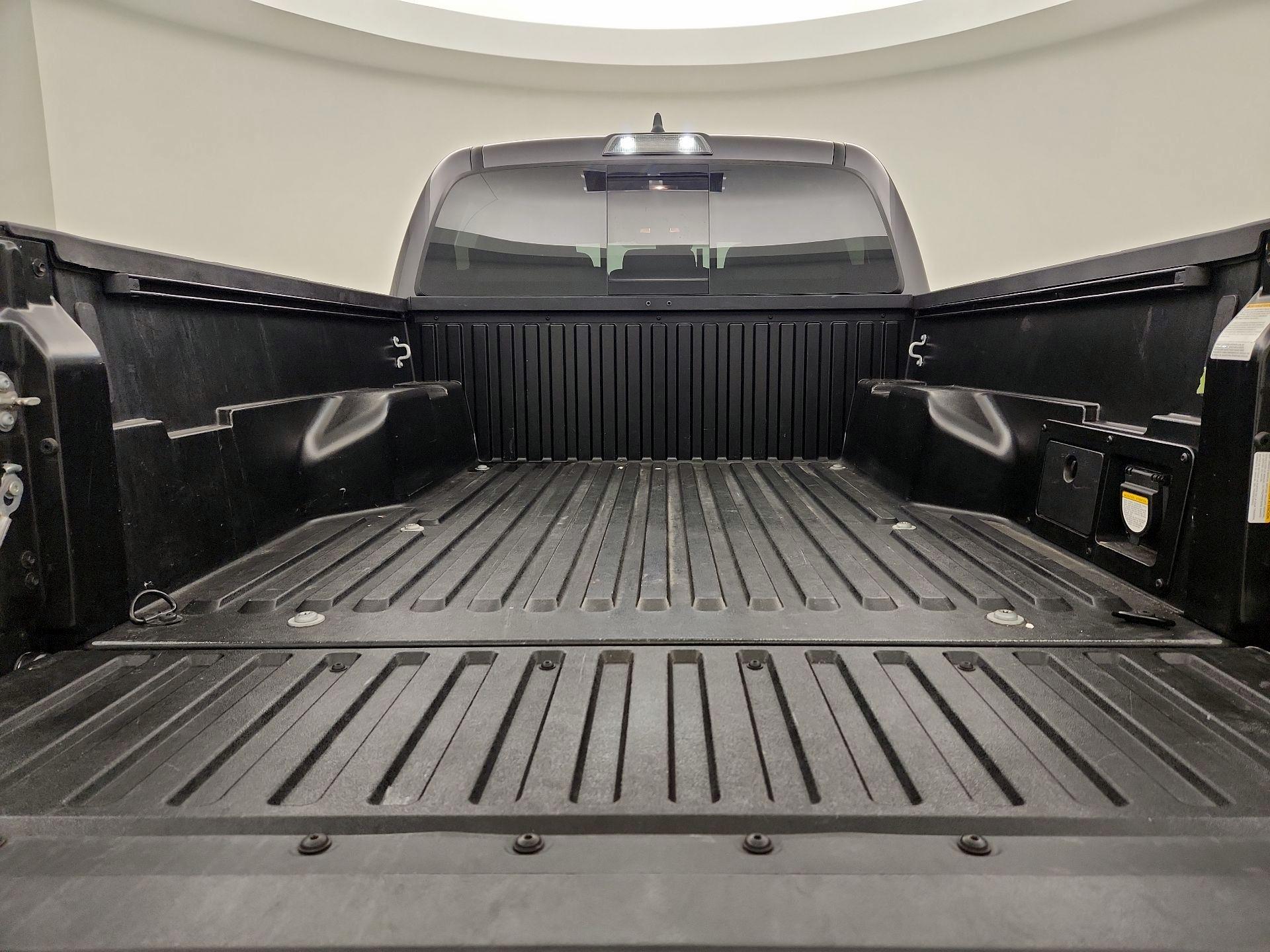 Thumbnail: 2020 Toyota Tacoma - 20