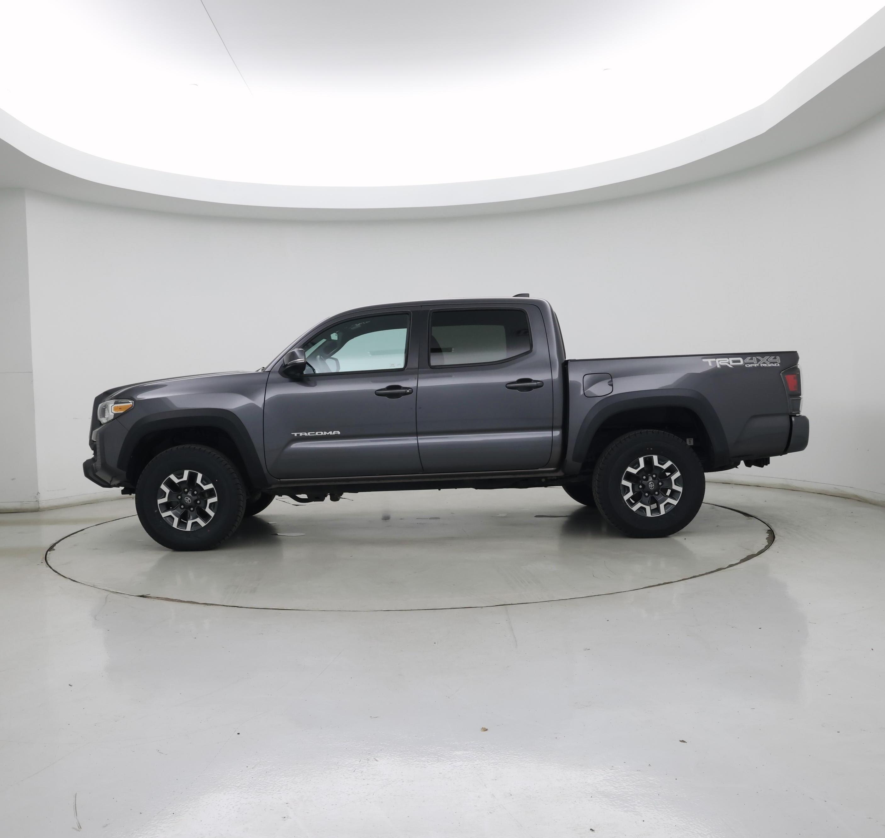 Thumbnail: 2020 Toyota Tacoma - 3