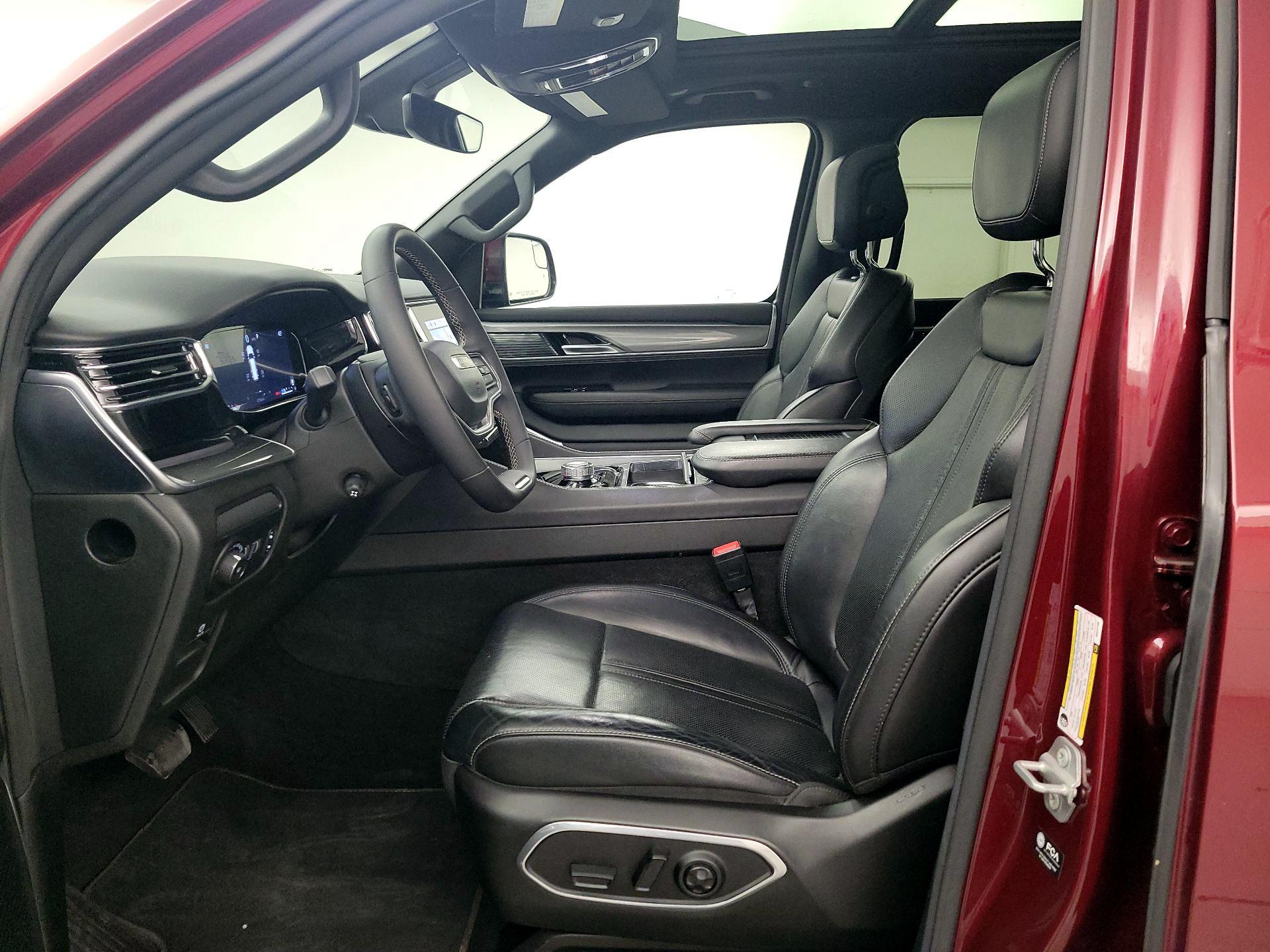 Thumbnail: 2022 Jeep Wagoneer - 11