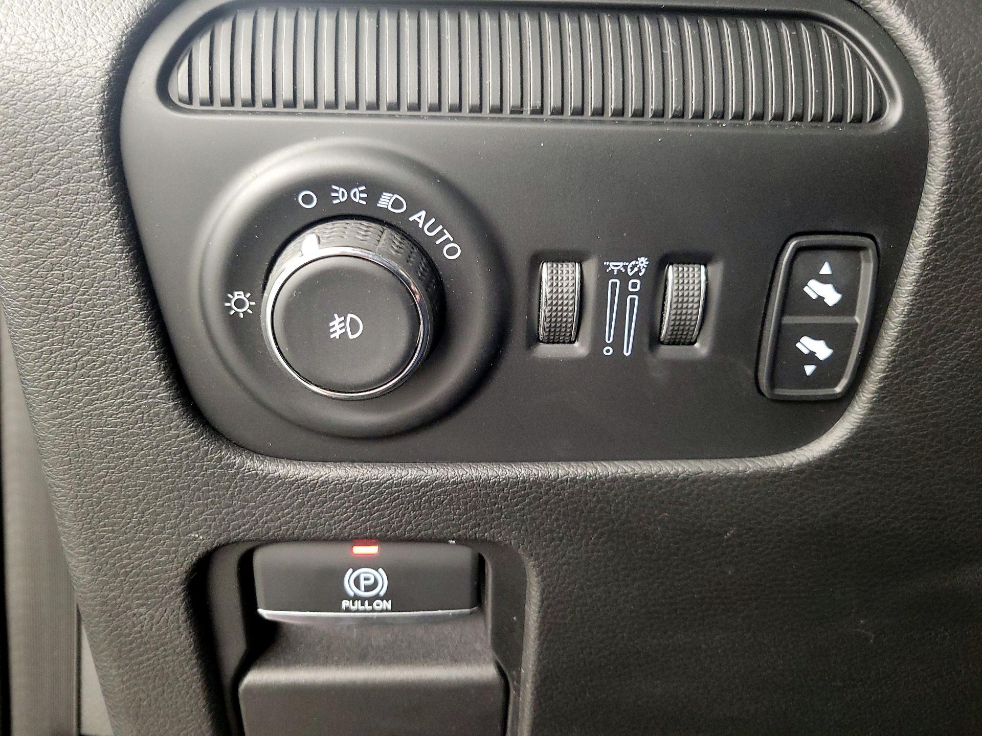 Thumbnail: 2022 Jeep Wagoneer - 13