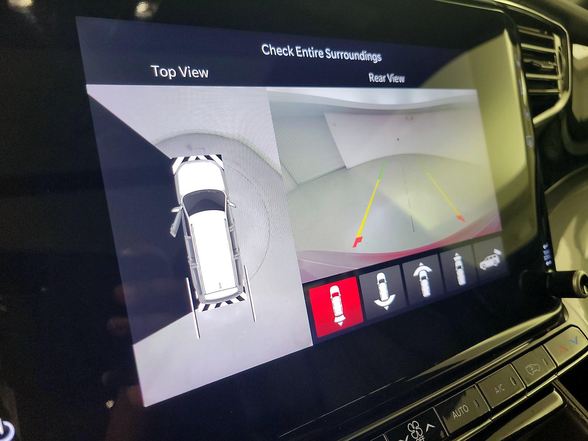 Thumbnail: 2022 Jeep Wagoneer - 15