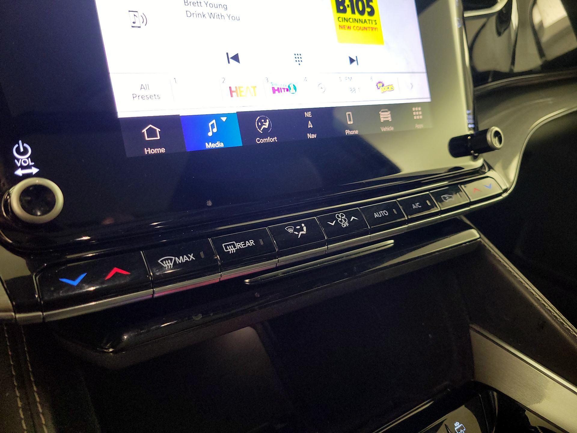 Thumbnail: 2022 Jeep Wagoneer - 17