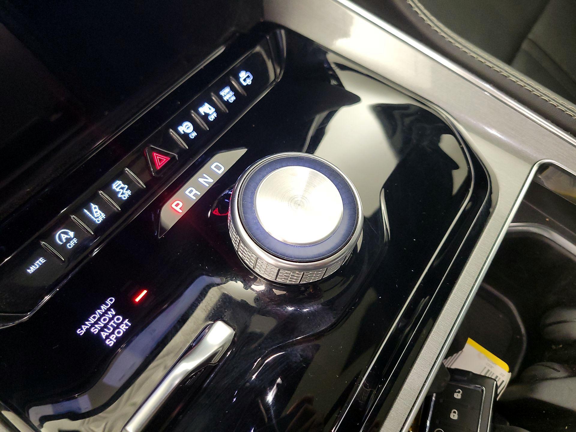 Thumbnail: 2022 Jeep Wagoneer - 18