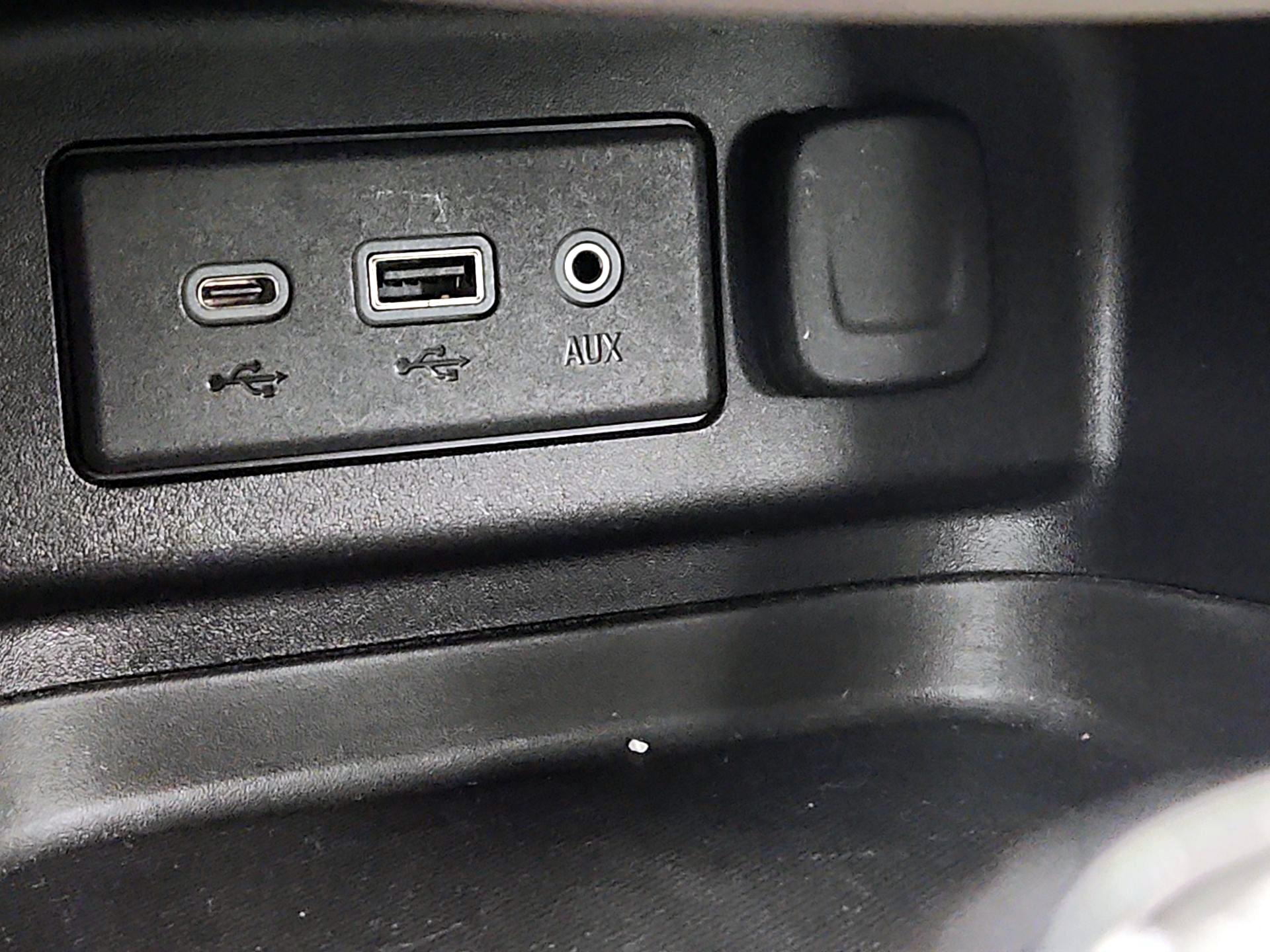 Thumbnail: 2020 Chevrolet Equinox - 18