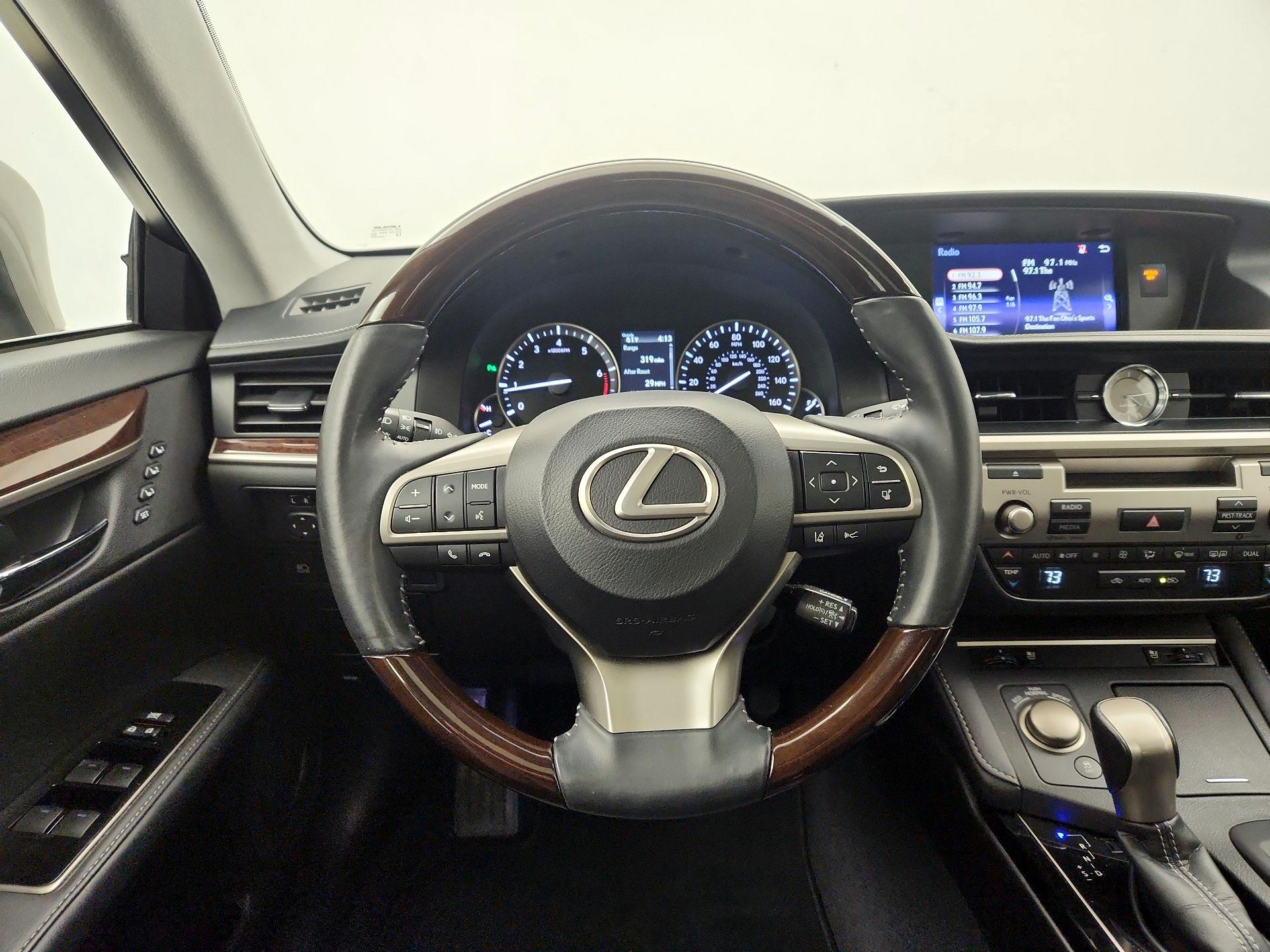 Thumbnail: 2017 Lexus ES - 10