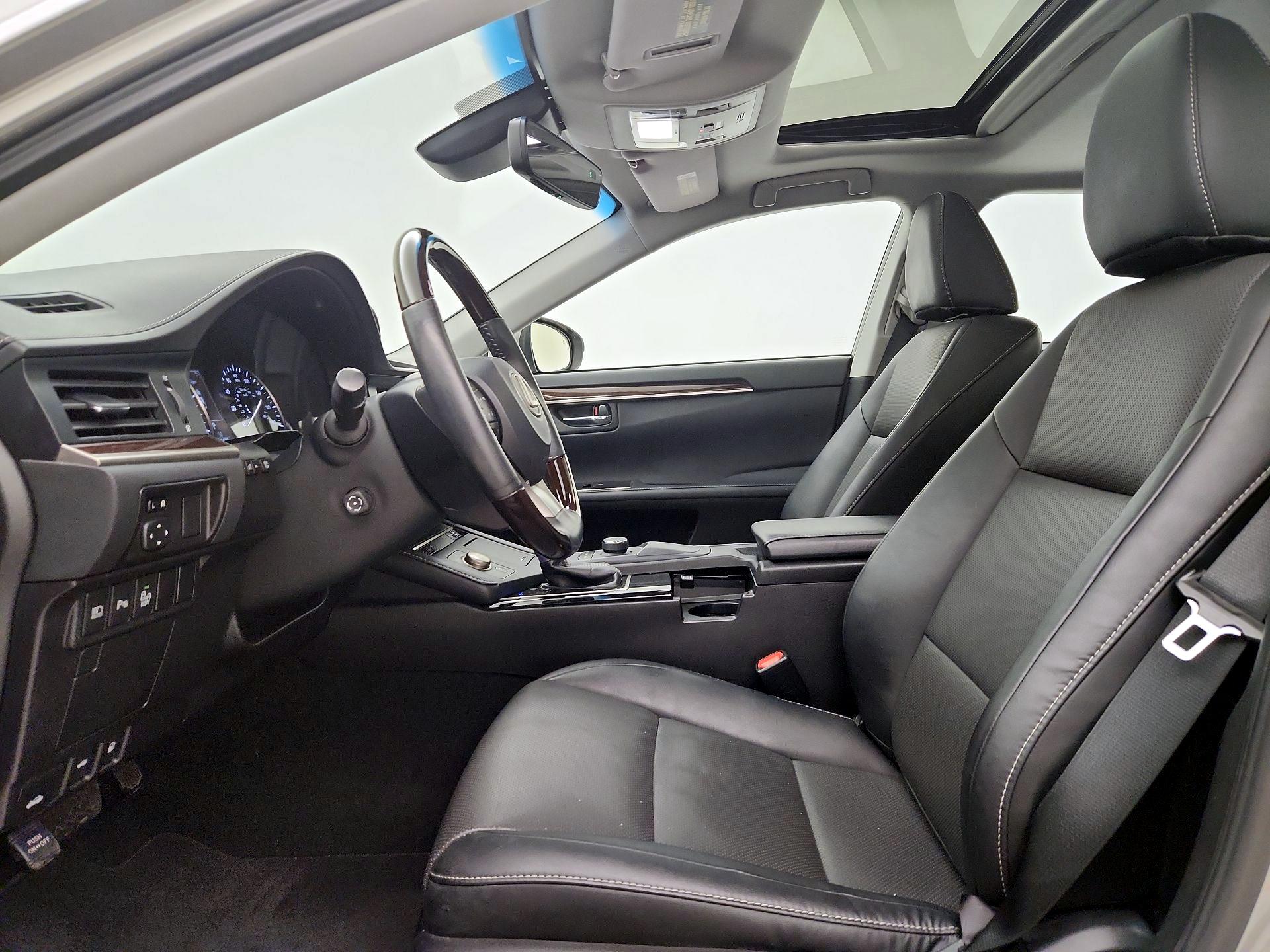 Thumbnail: 2017 Lexus ES - 11