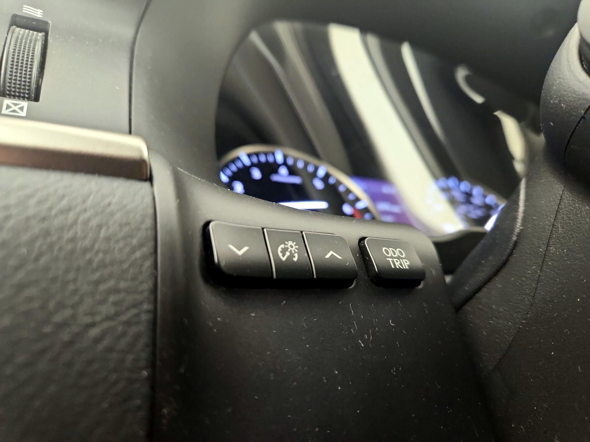 Thumbnail: 2017 Lexus ES - 13