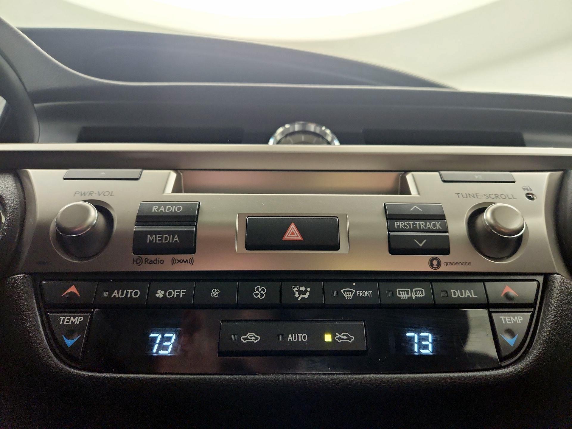 Thumbnail: 2017 Lexus ES - 16