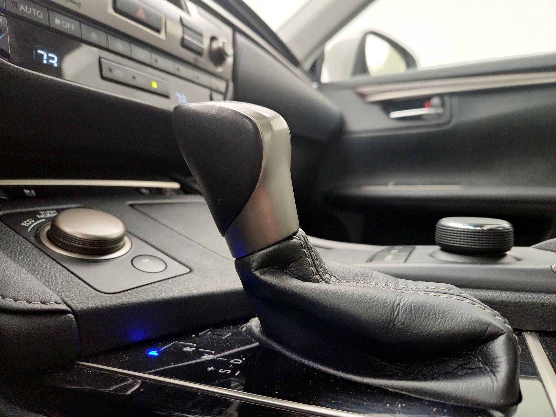 Thumbnail: 2017 Lexus ES - 17