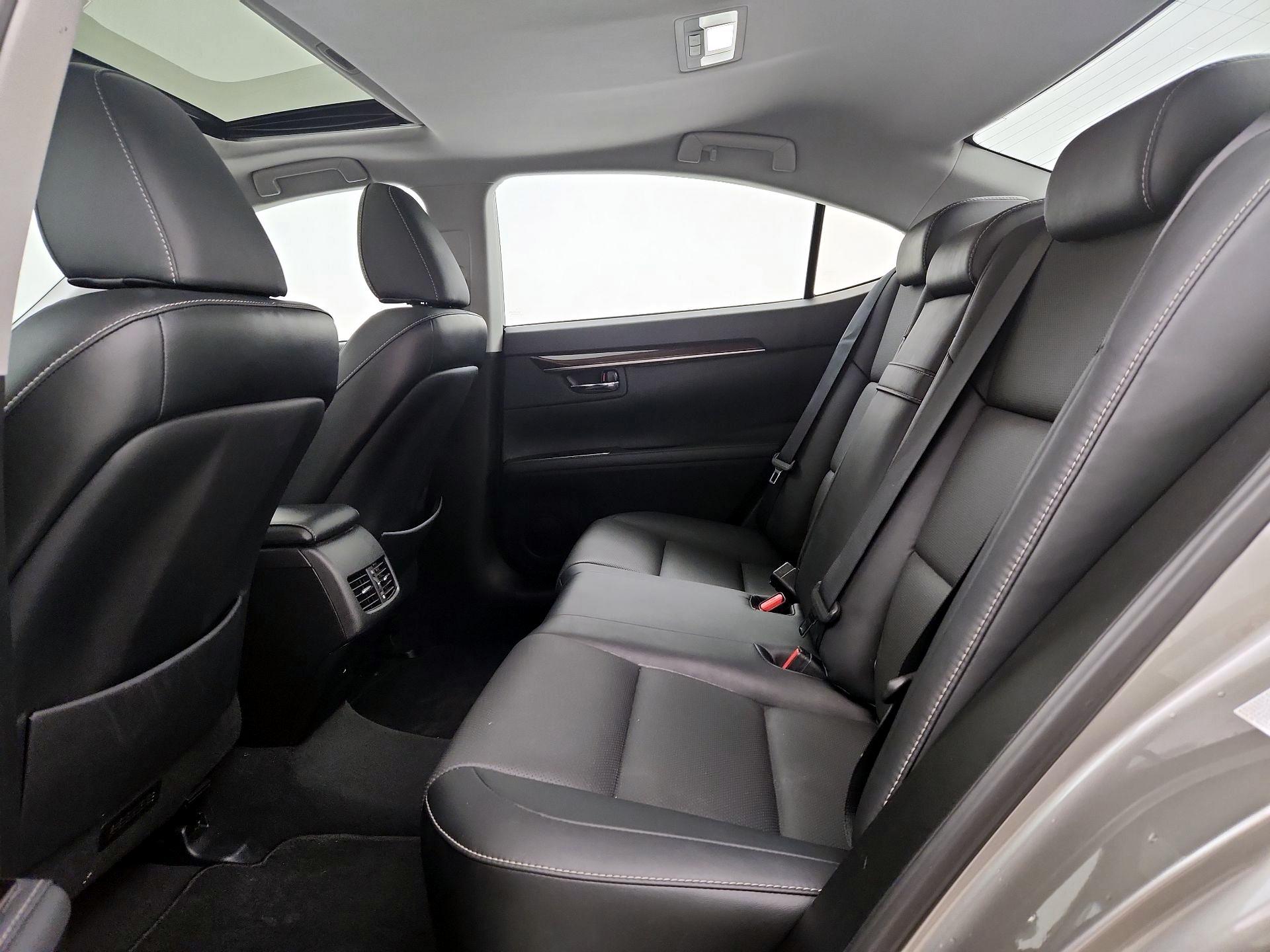 Thumbnail: 2017 Lexus ES - 20