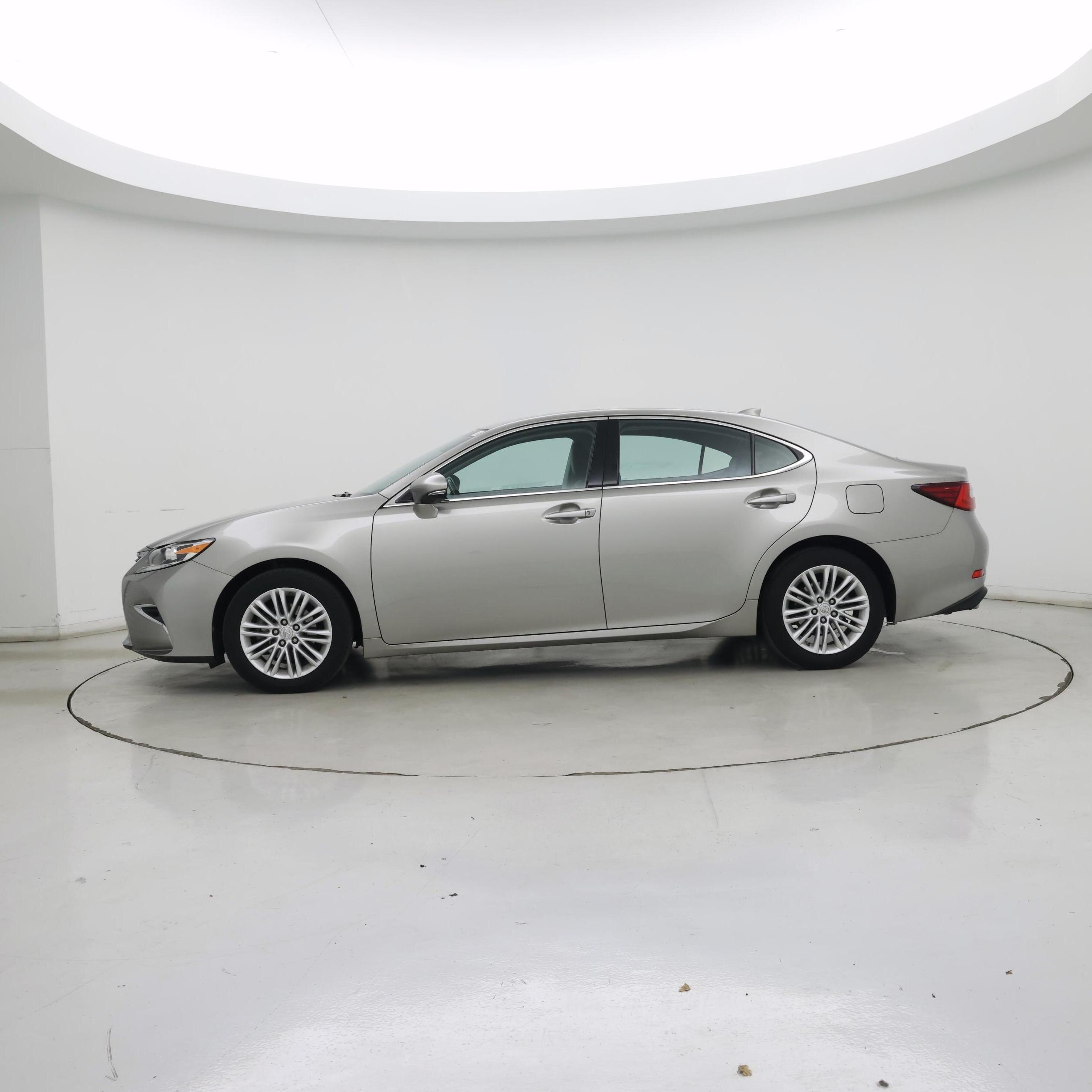 Thumbnail: 2017 Lexus ES - 3