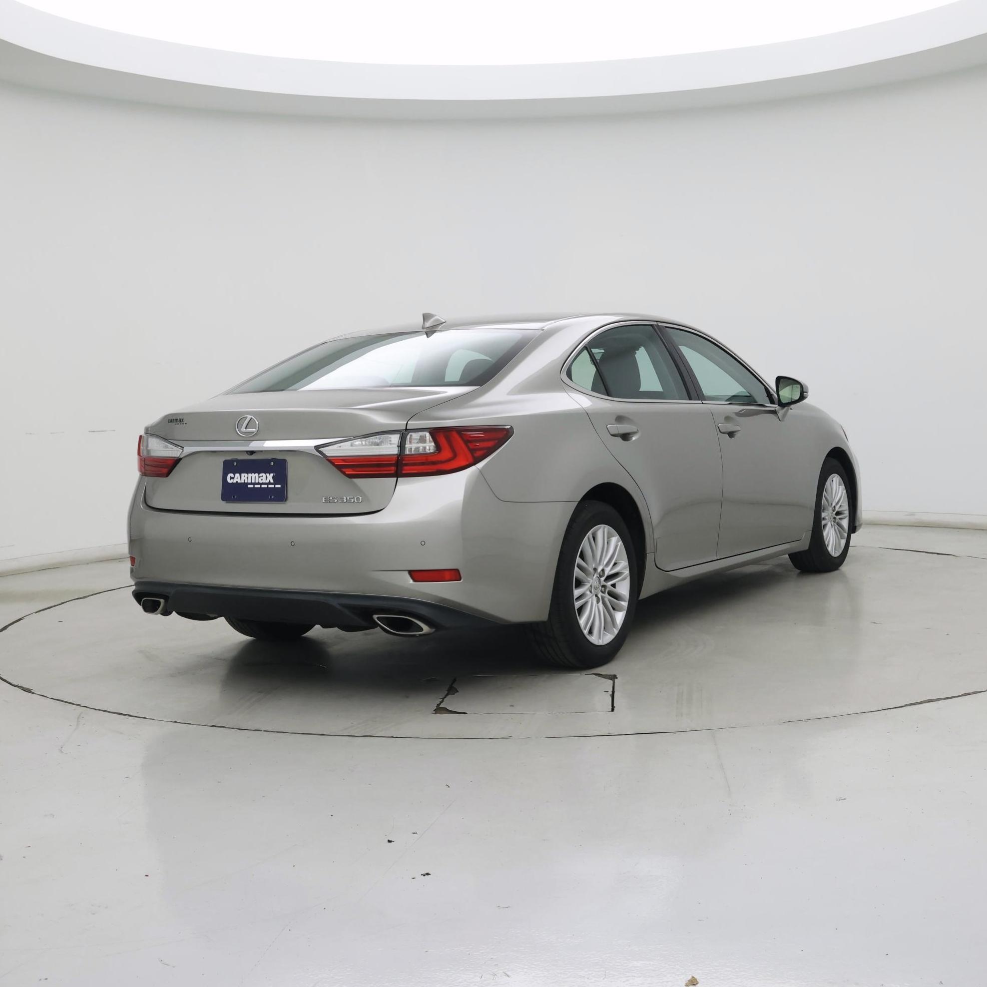 Thumbnail: 2017 Lexus ES - 8