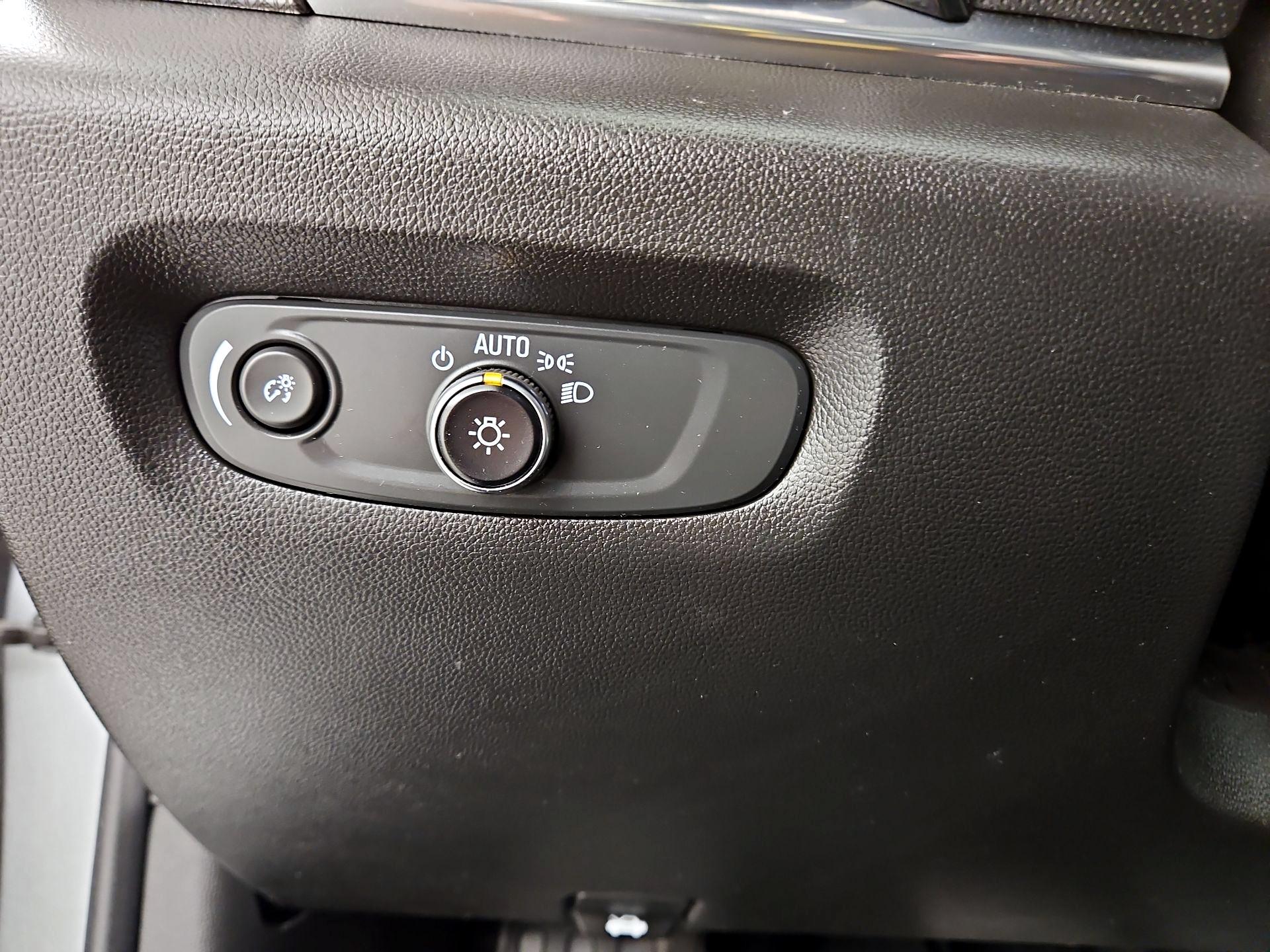 Thumbnail: 2023 Chevrolet Traverse - 13