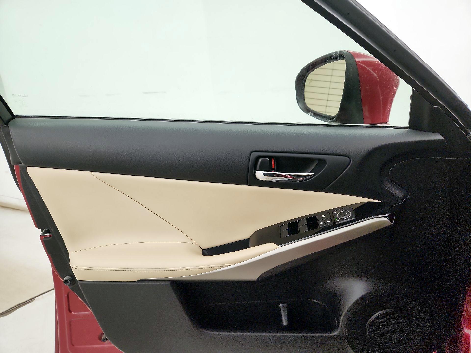 Thumbnail: 2015 Lexus IS - 12