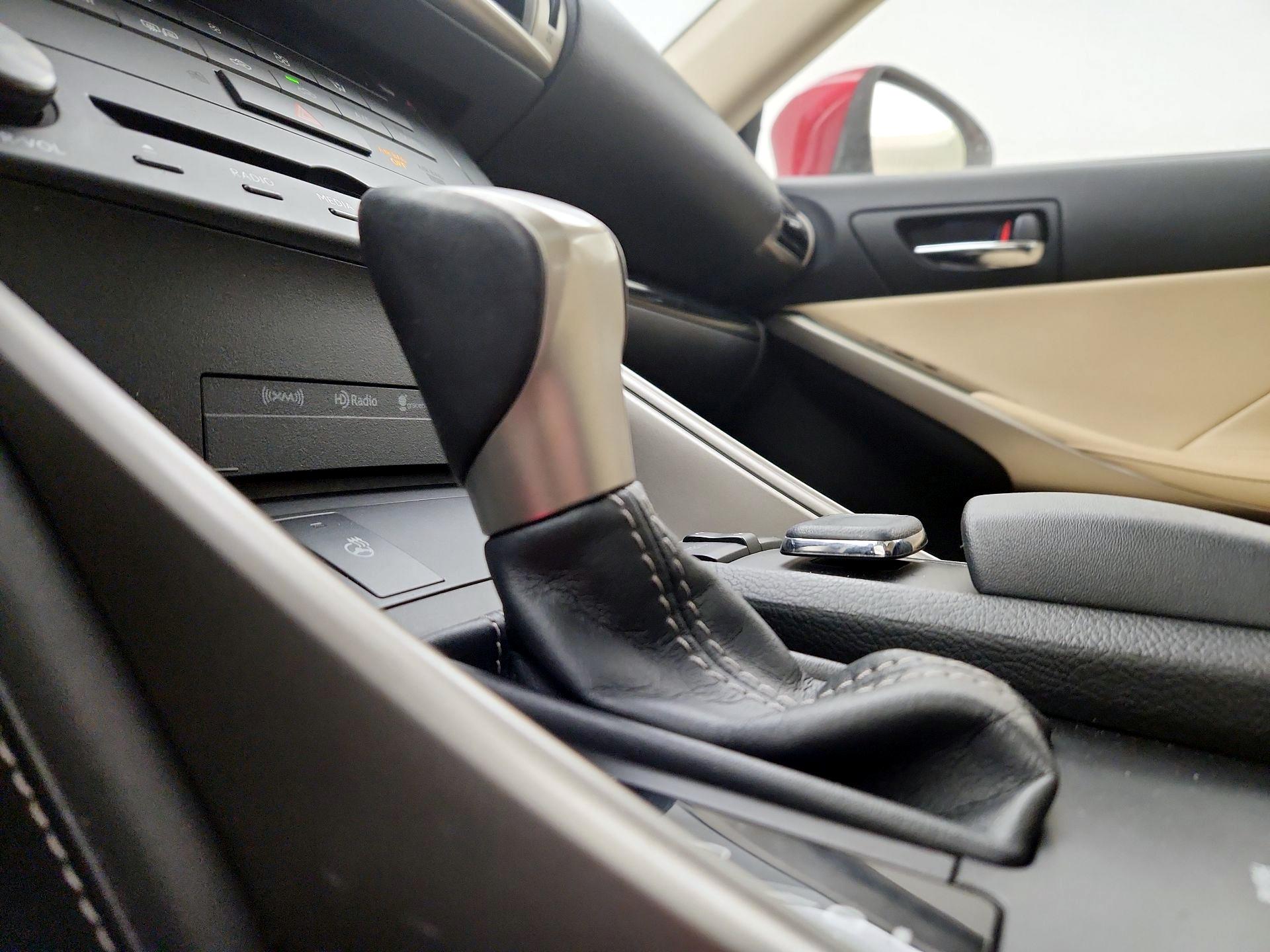 Thumbnail: 2015 Lexus IS - 18