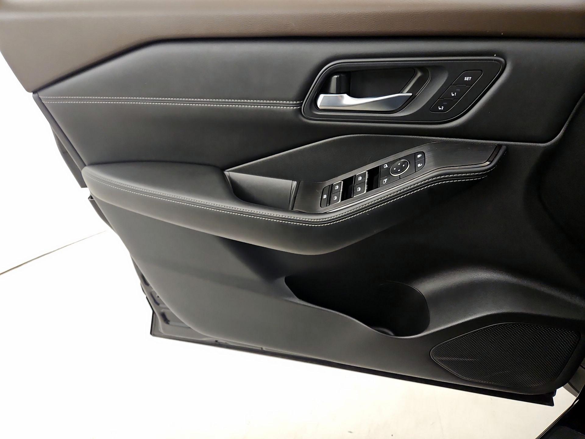 Thumbnail: 2023 Nissan Rogue - 12